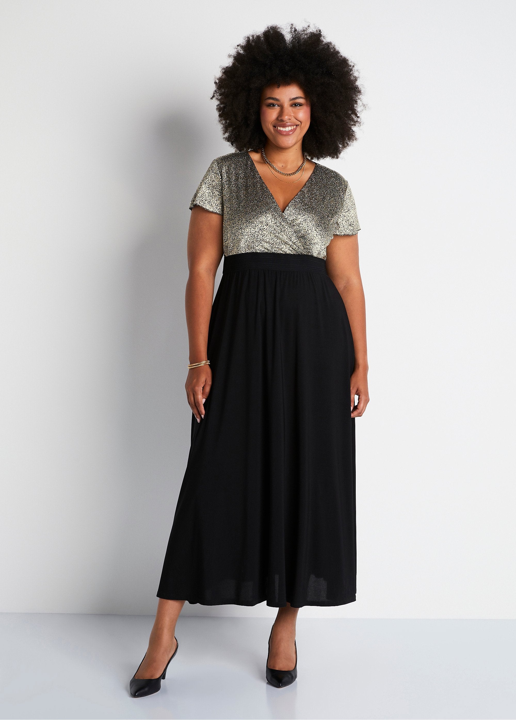 Vestido_longo_em_dois_tons_Preto_e_dourado_FA1_curvy