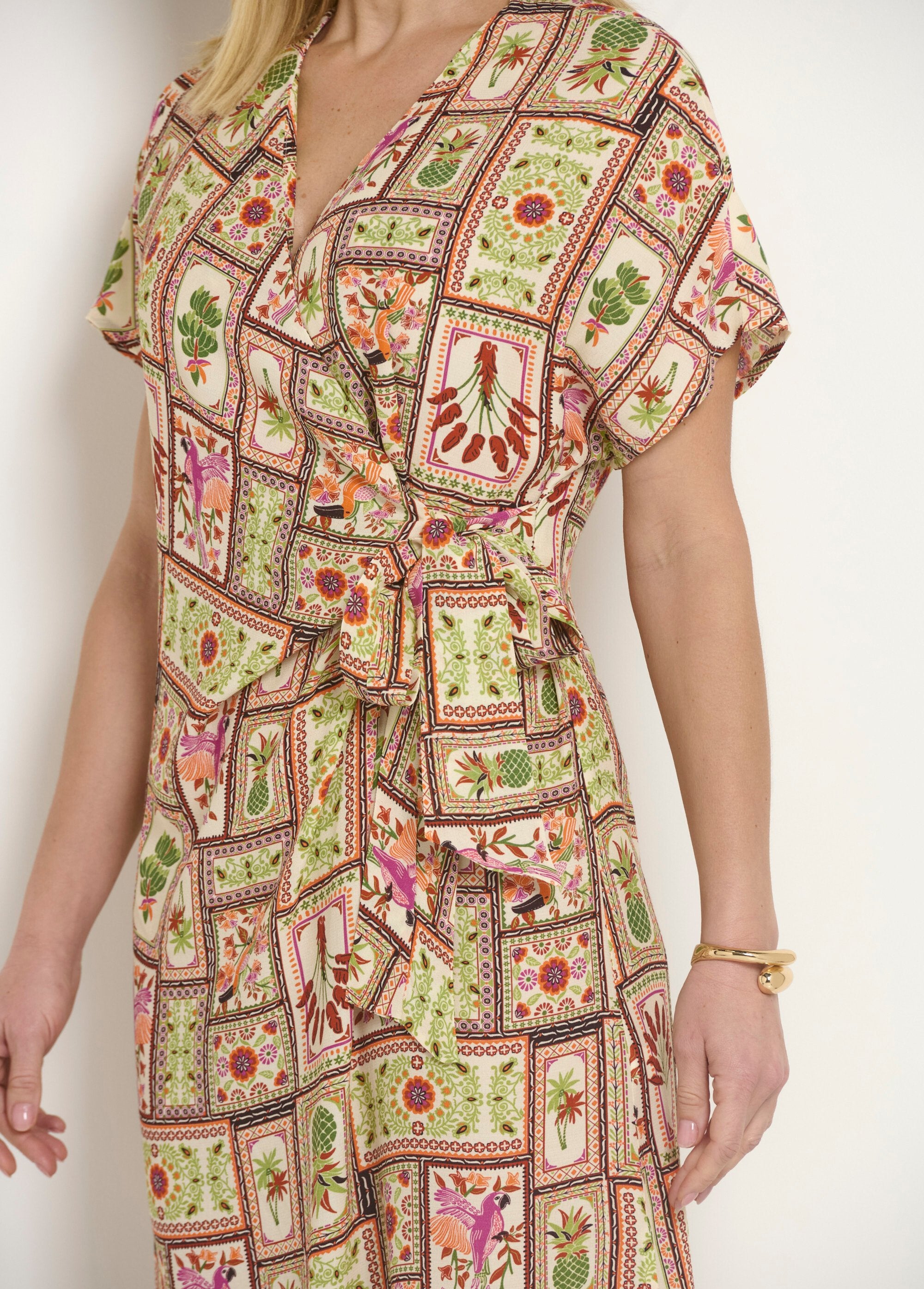 Vestido_longo_estampado_com_decote_cruzado_Vert_imprime_DE1_slim