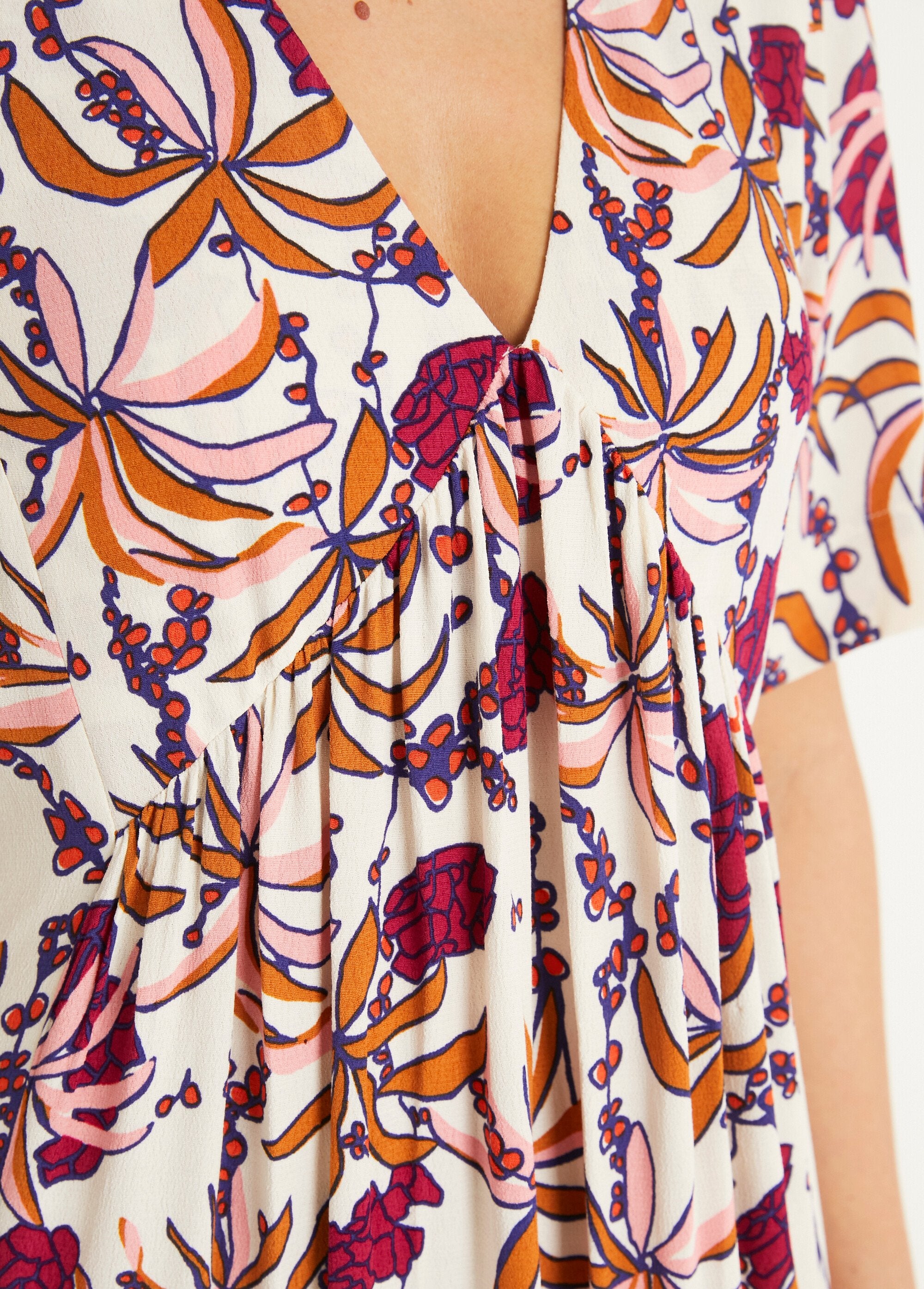 Vestido_longo_estampado_com_decote_em_V_Estampa_crua_DE3_slim