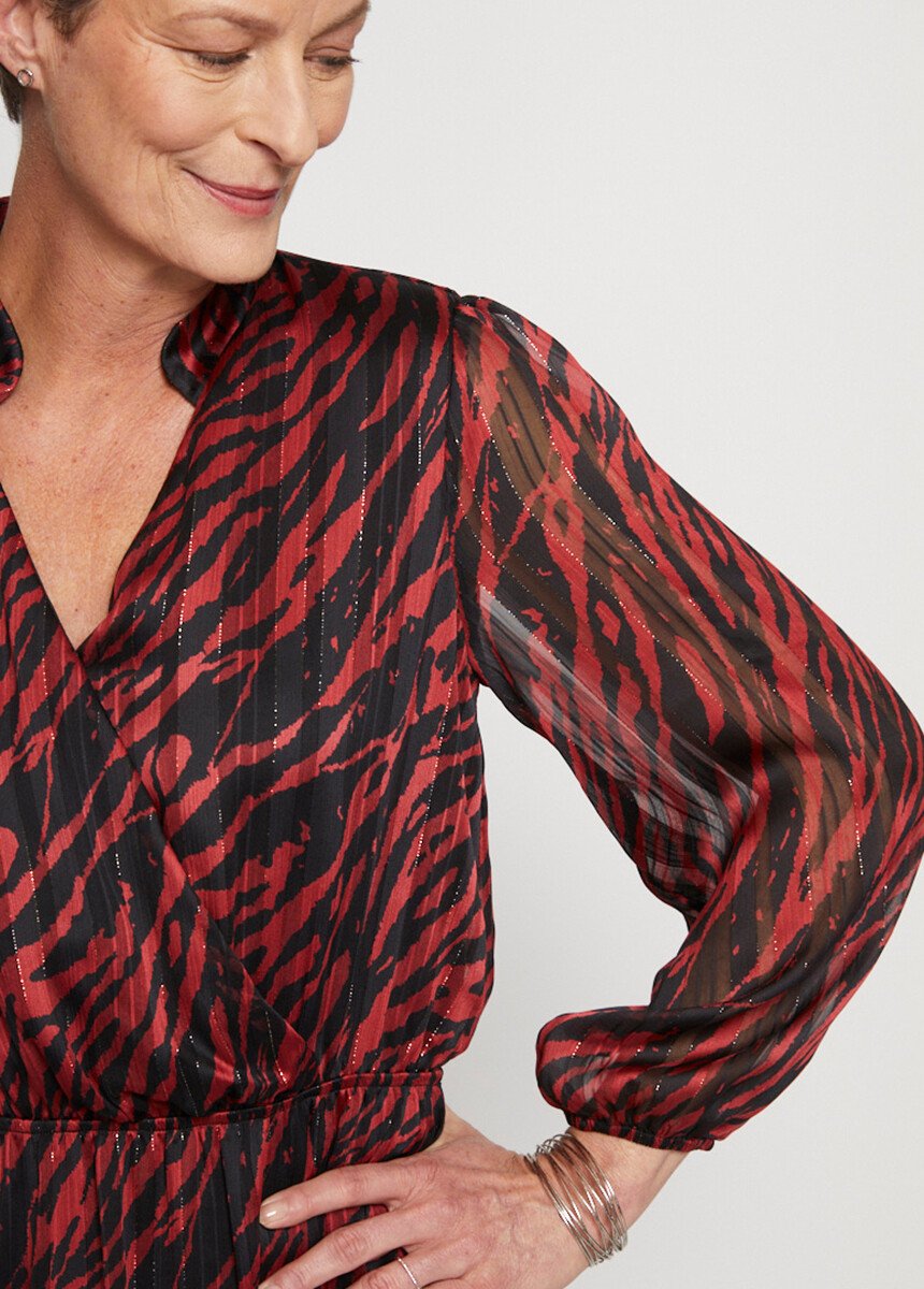 Vestido_midi_com_efeito_envoltório_e_babados_Imprime_rouge_et_noir_SF1_slim