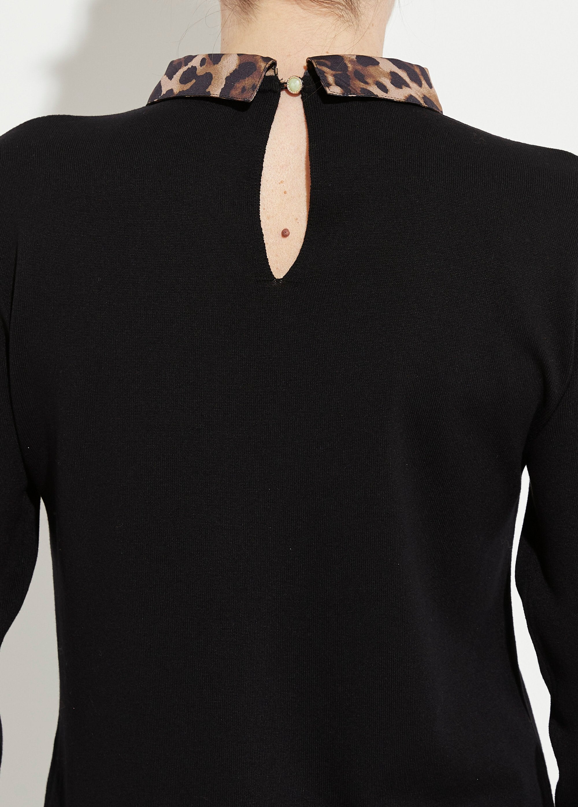 Vestido_suéter_preto_2_em_1_com_efeito_voile_e_estampa_de_oncinha_Noir_DE2_slim