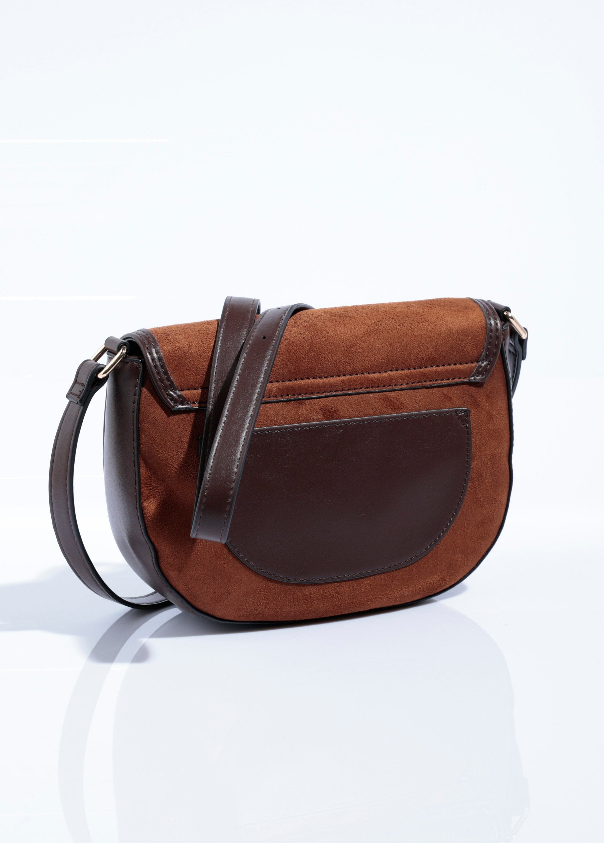 Mala_de_mão_chique_em_meia-lua_em_camurça_Camel_DO1_slim