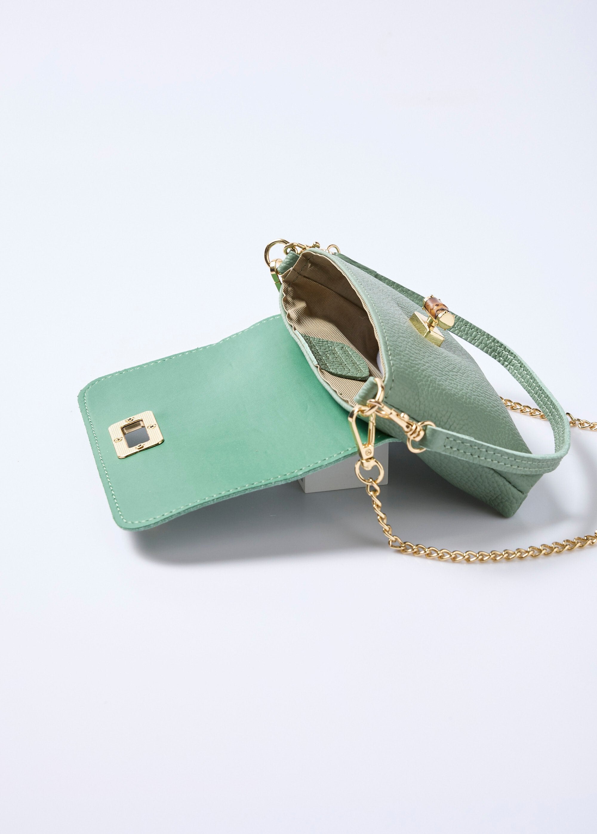 Bolsa_clutch_de_couro_com_fecho_de_metal_Vert_tilleul_DE2_slim