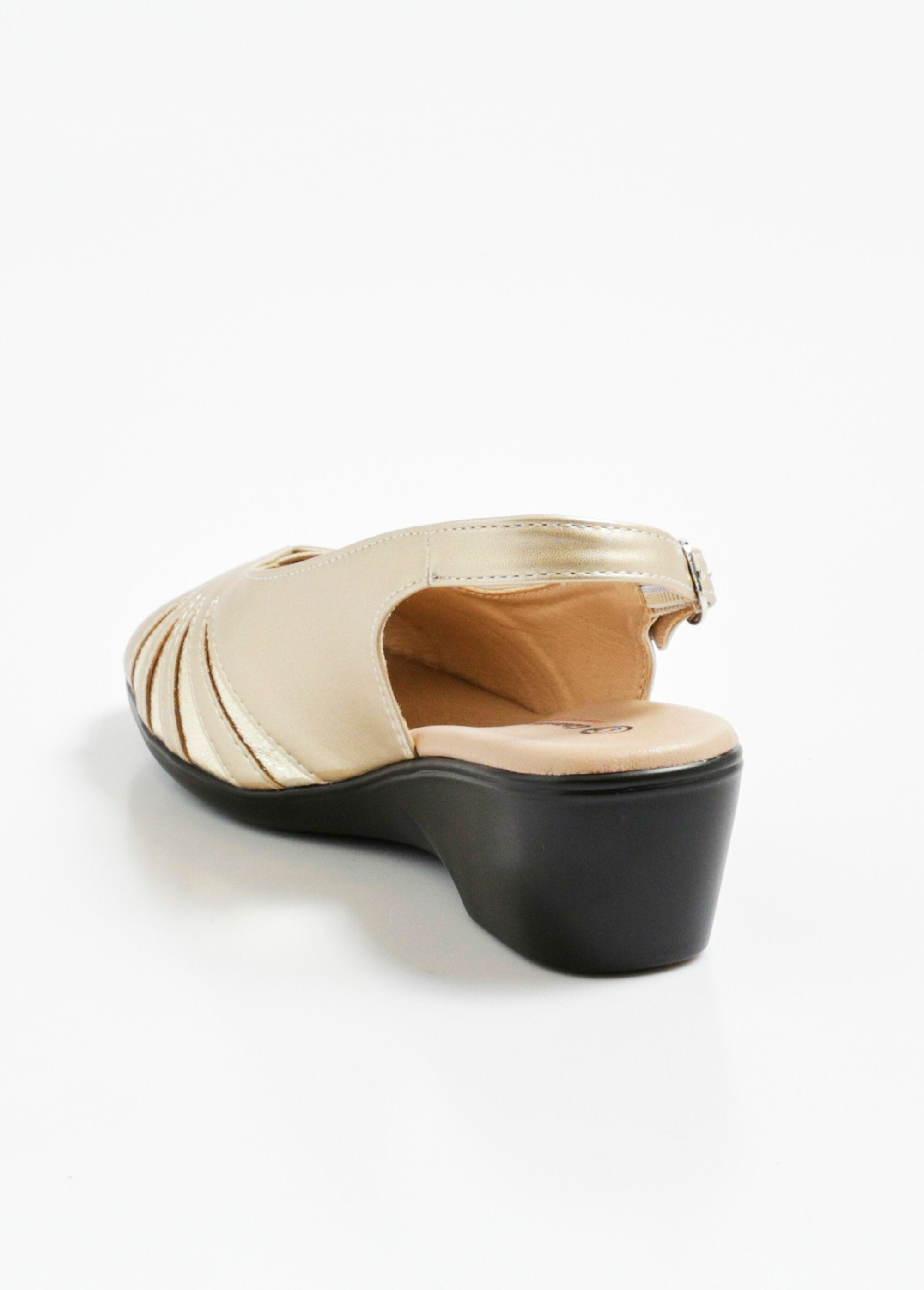 Sandálias_com_detalhes_metálicos_e_bico_aberto_Dore_DO1_slim