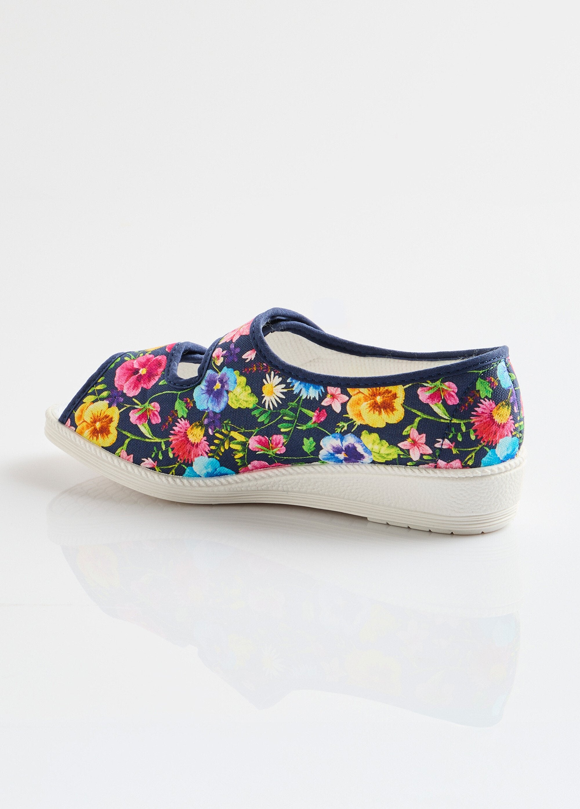 Sandálias_abertas_com_largura_confortável_Estampa_da_Marinha_DO1_slim