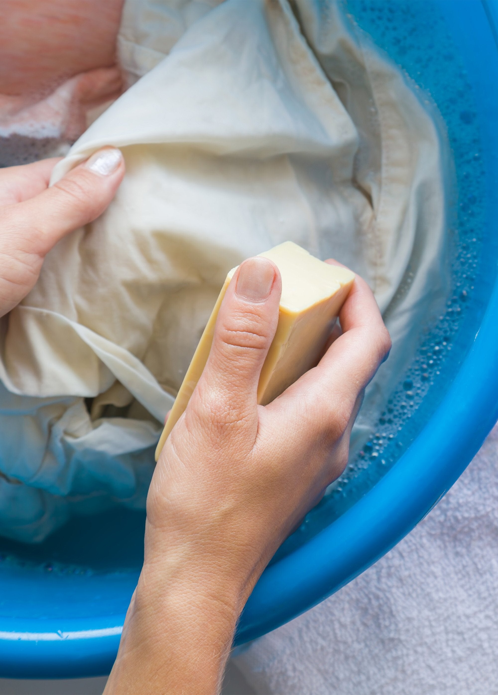 Sabão_natural_tira-nódoas_com_fel_de_boi_Savon_detachant_DE1_slim