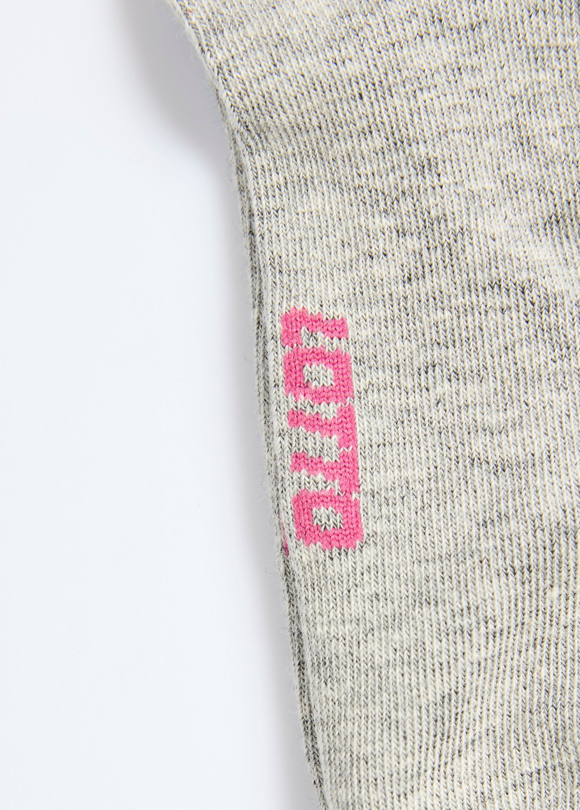 Meias_com_logotipo_colorido_Assortis_gris_DE3_slim