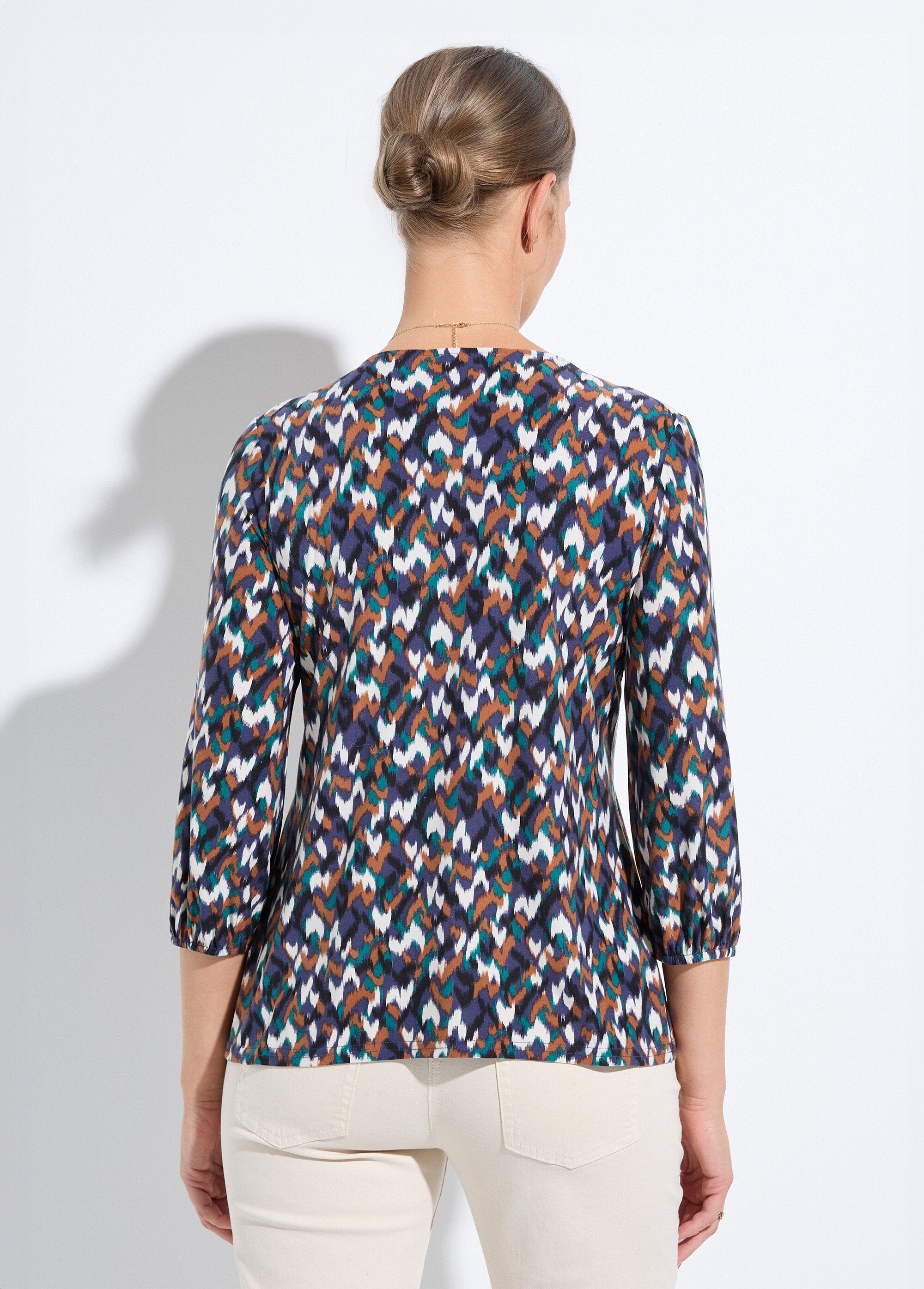 T-shirt_de_corte_largo_com_decote_em_V,_mangas_3/4_e_estampado_gráfico_Marine_et_vert_DO1_slim