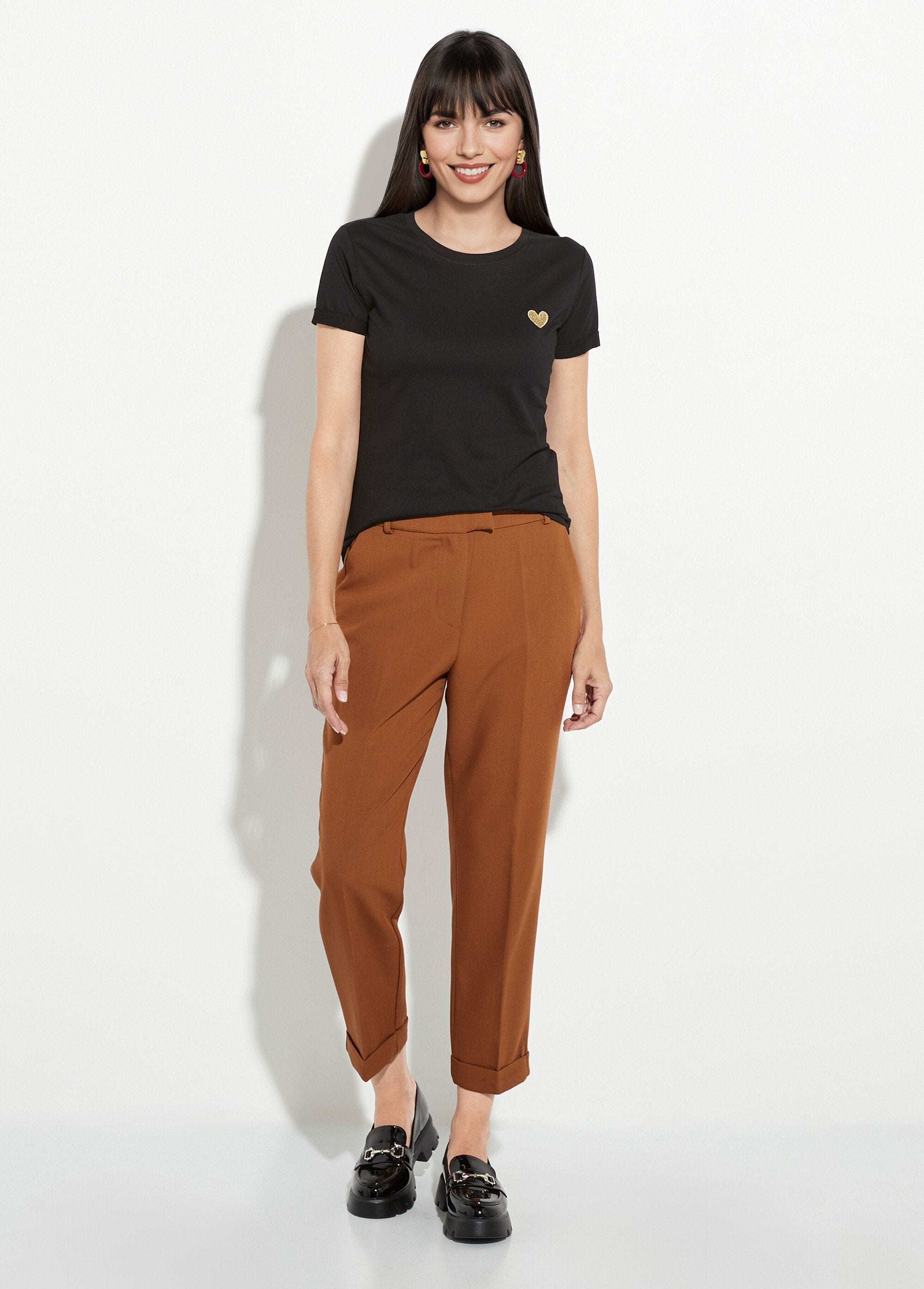 T-shirt_de_gola_redonda_com_coração_bordado_no_peito_Noir_SF1_slim