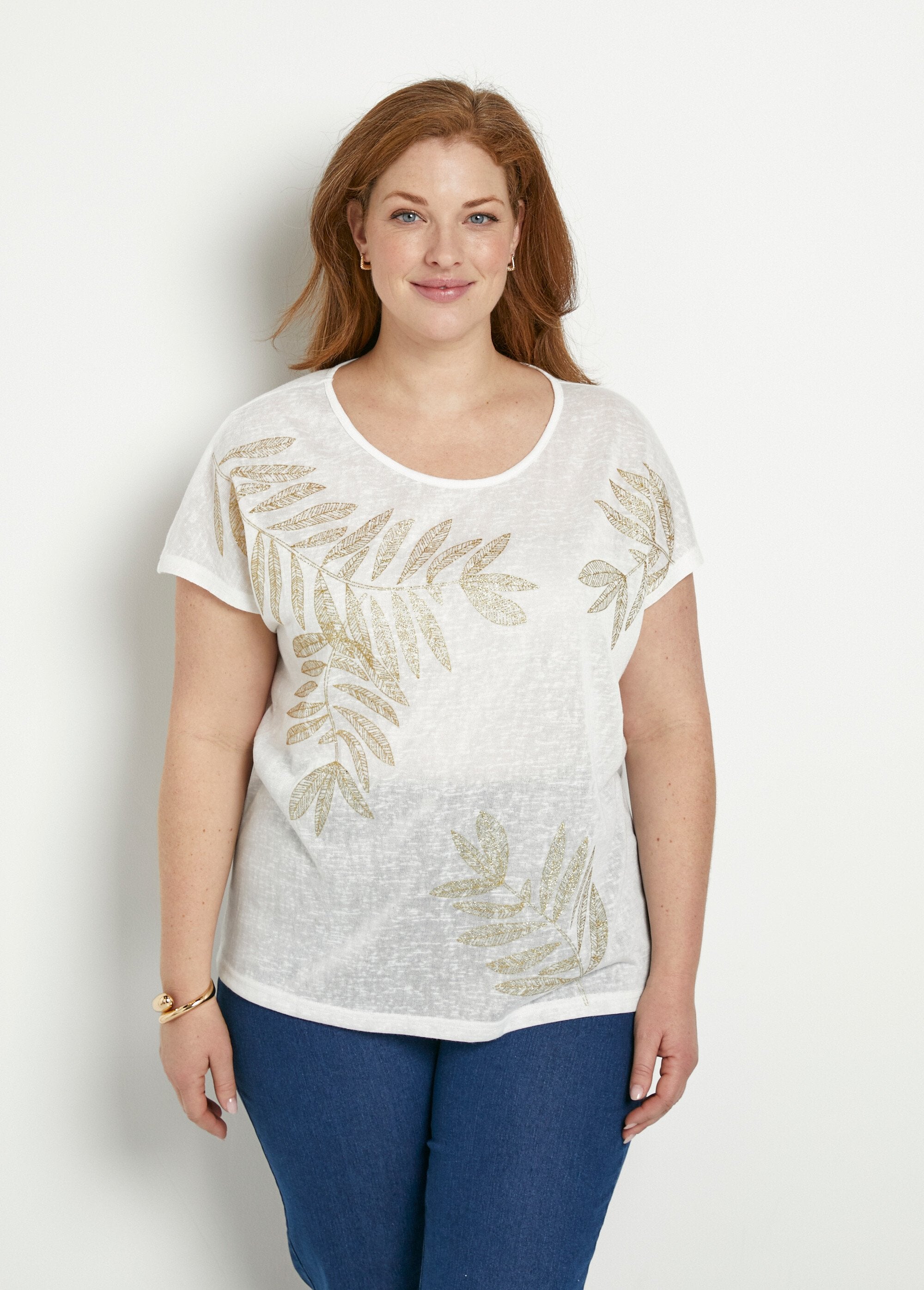 Camiseta_gola_redonda_com_malha_slub_e_padrão_dourado_Blanc_FA1_curvy