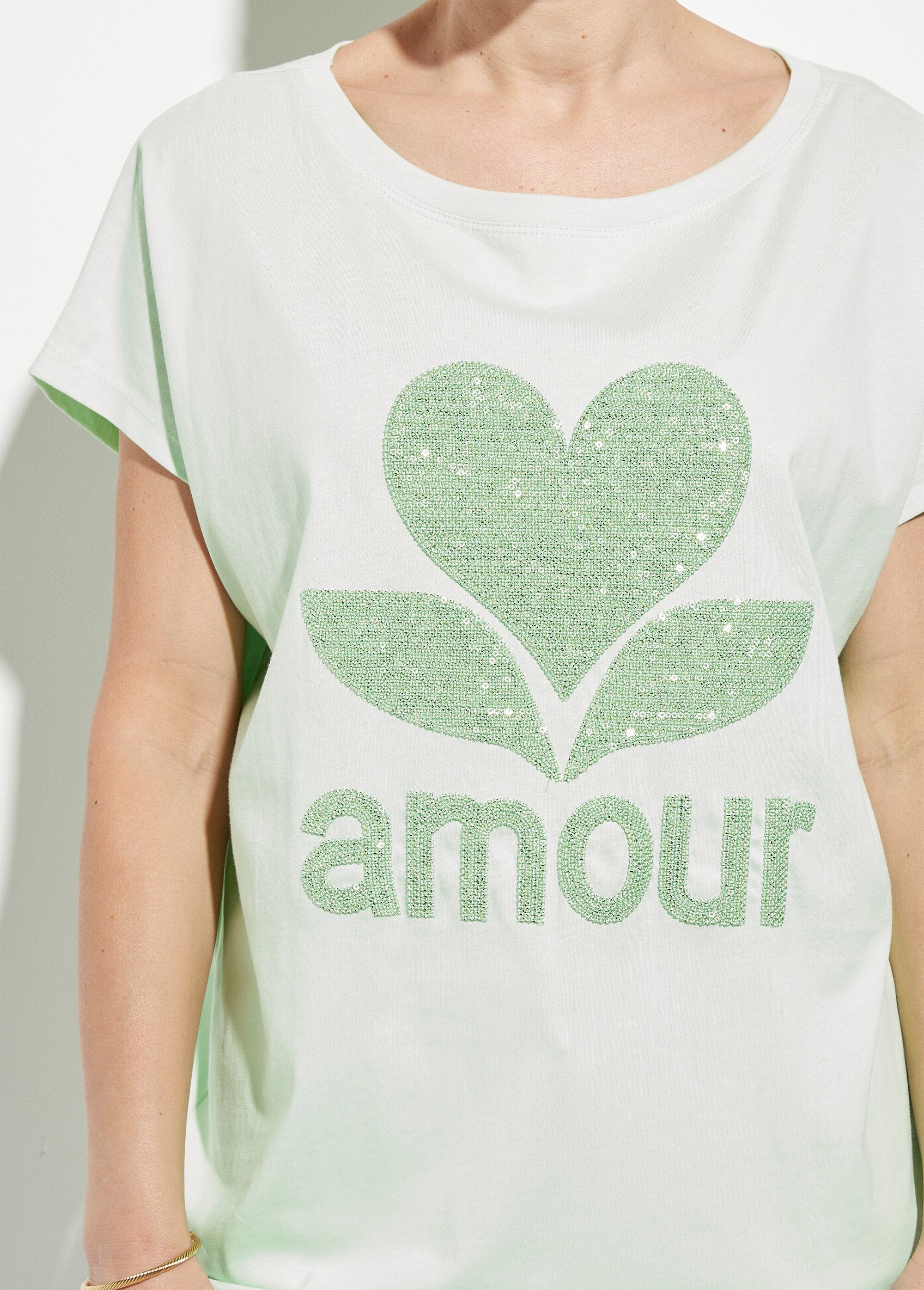 Camiseta_gola_redonda_com_estampa_Love_brilhante_Vert_DE1_slim