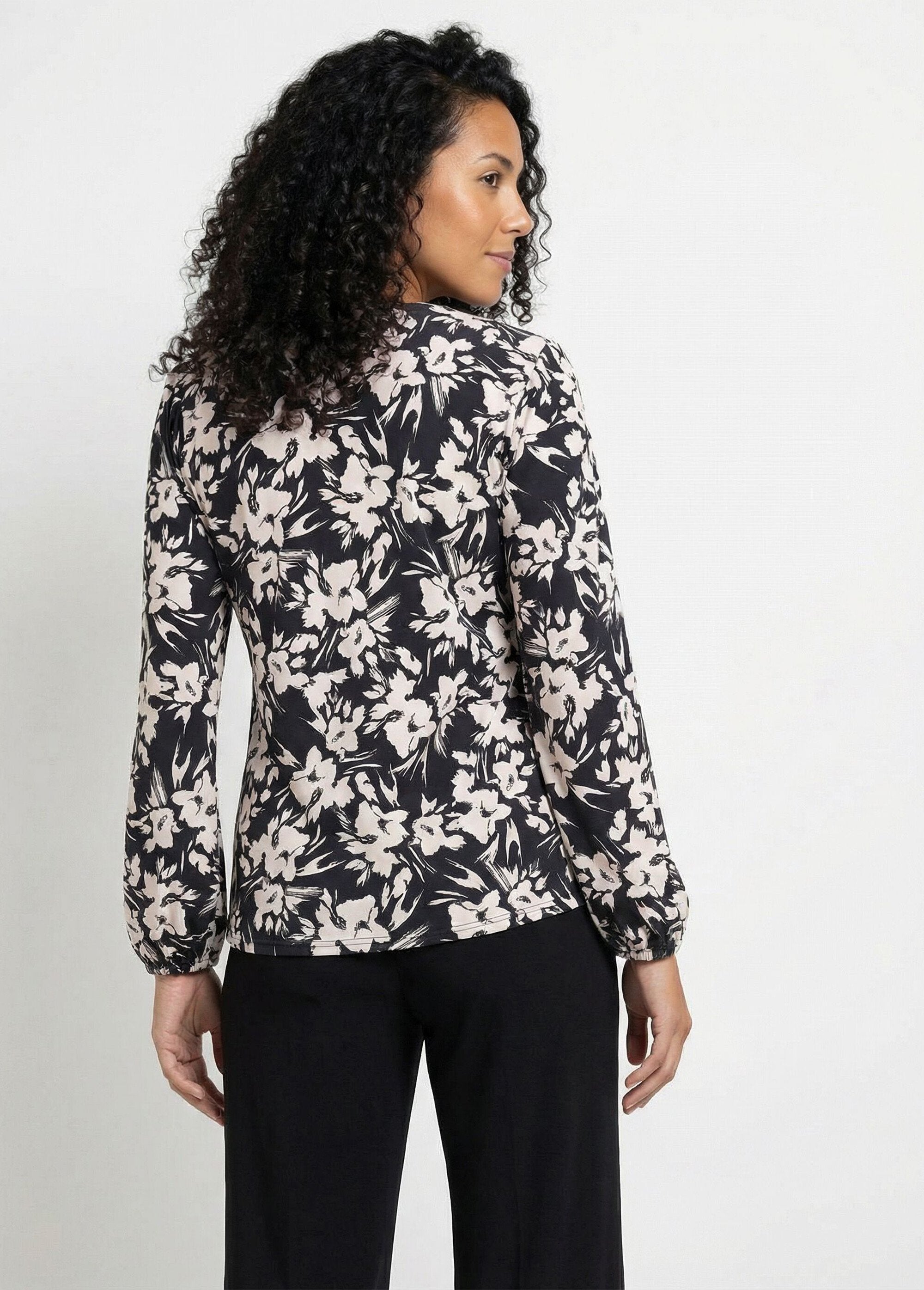 T-shirt_com_decote_em_V_estampado_e_botões_largos_Noir_DO1_slim