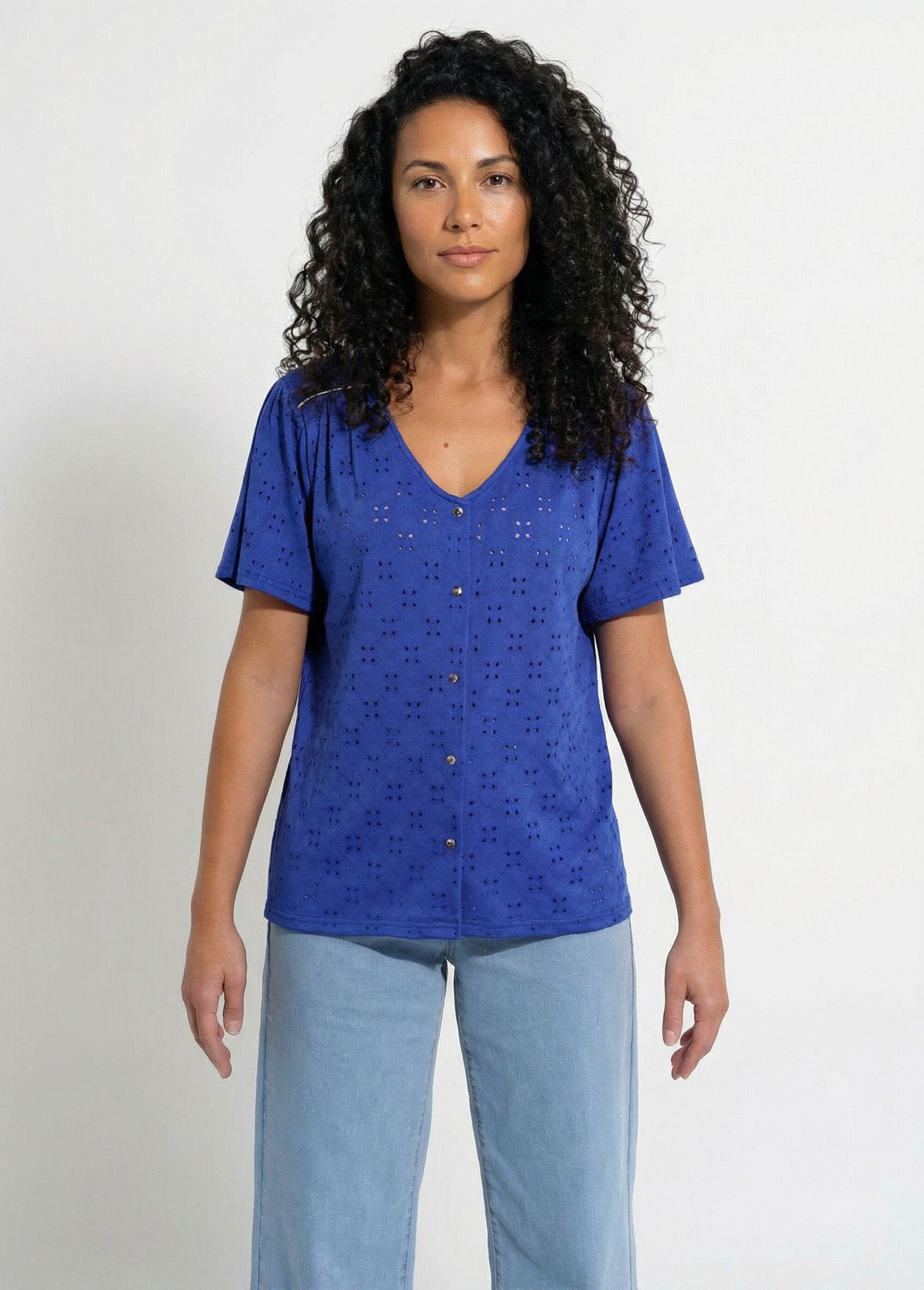 T-shirt_col_V_maille_effet_broderie_Bleu_dur_FA1_slim