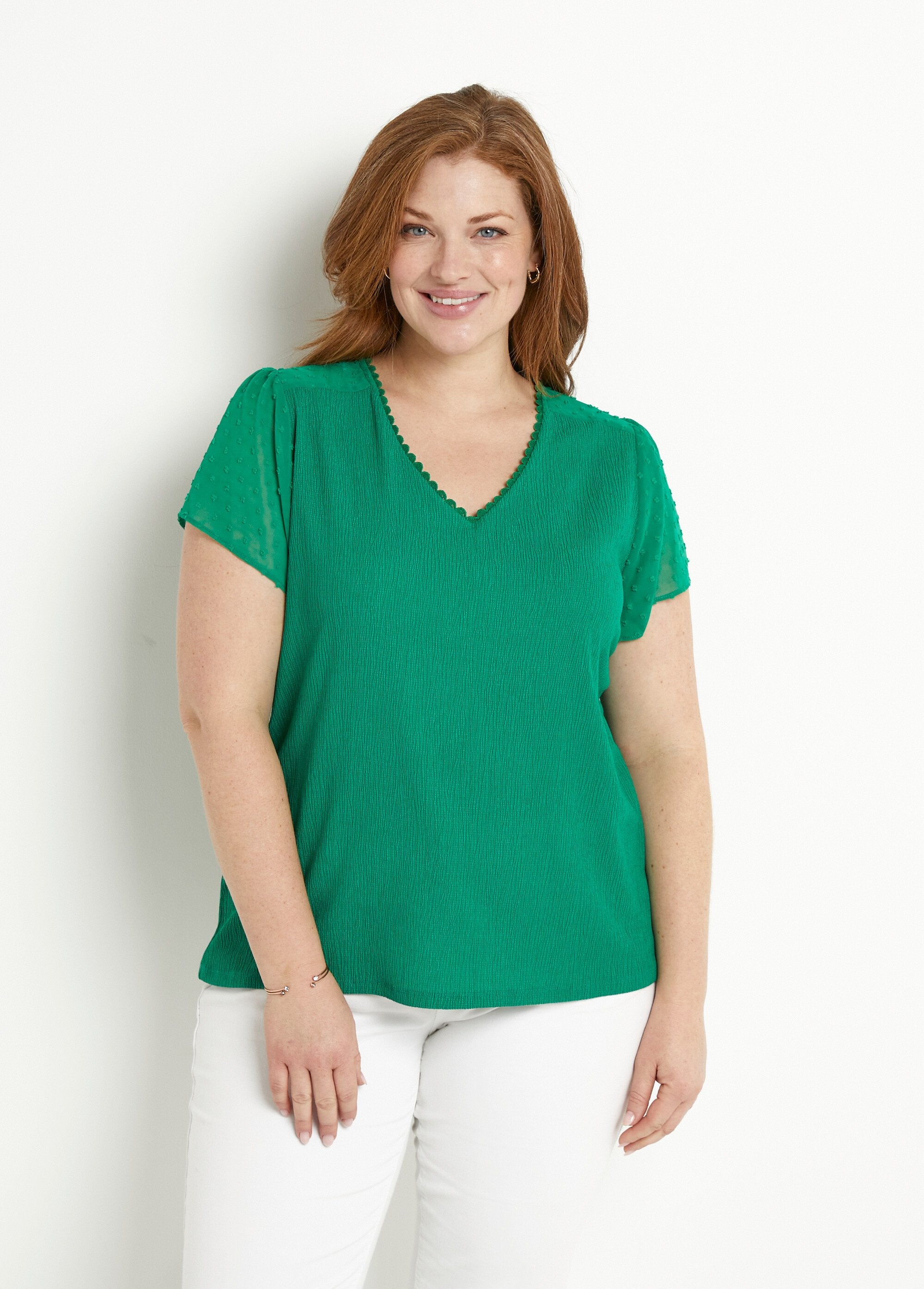T-shirt_de_manga_curta_com_decote_em_V_com_penas_Vert_FA1_curvy
