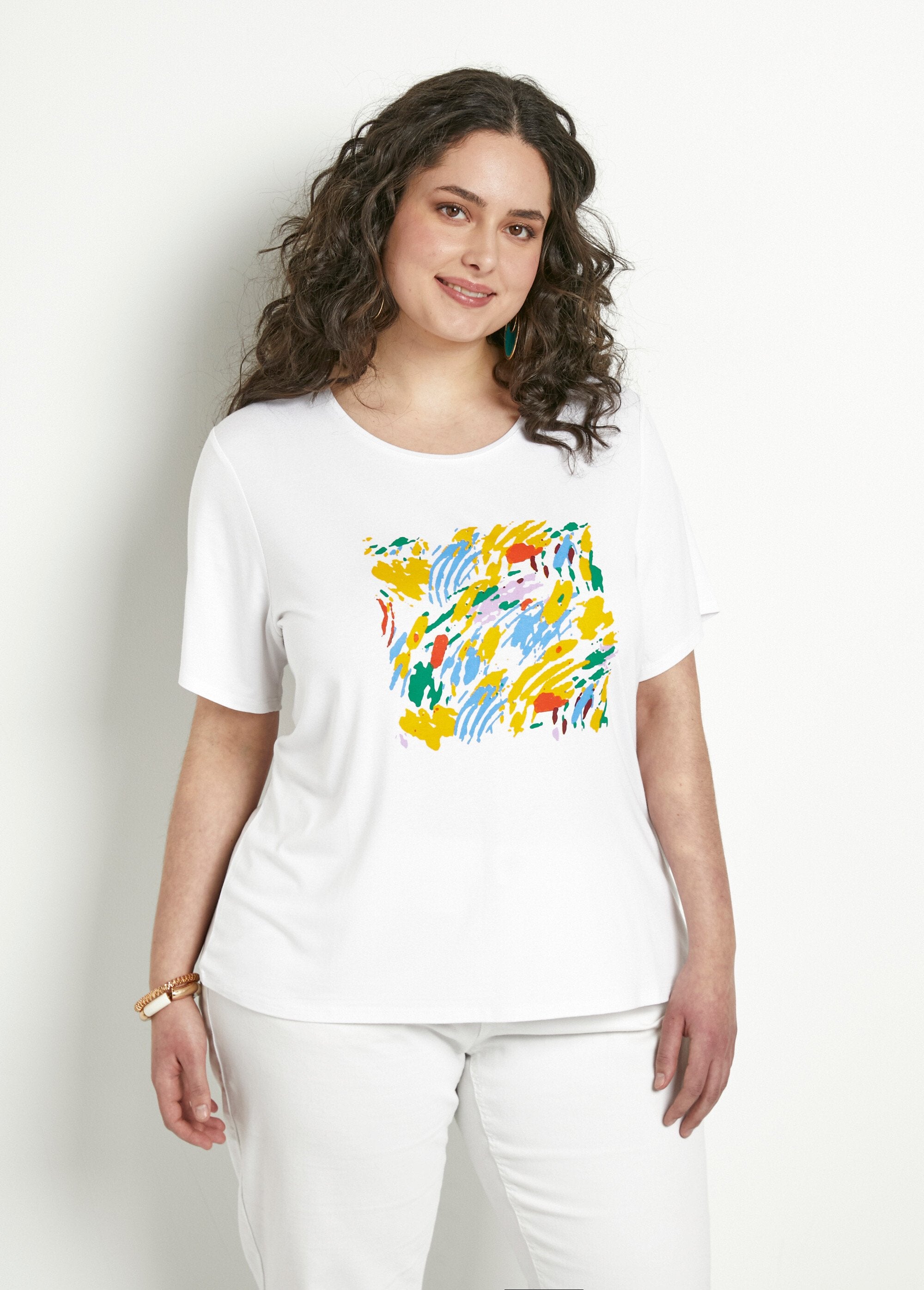 T-shirt_branca_de_manga_curta_com_padrão_Fond_blanc_FA1_curvy