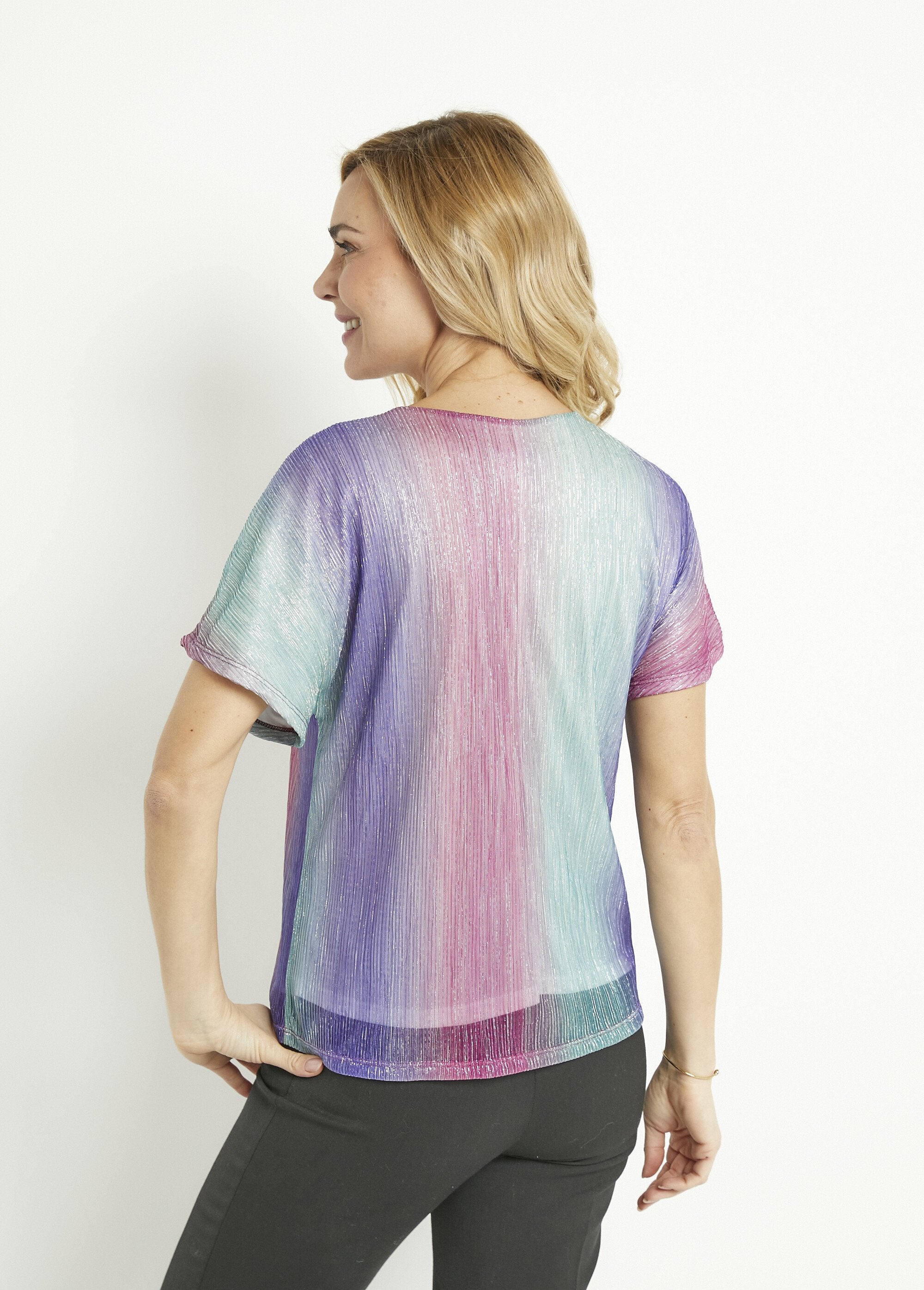 T-shirt_curta_e_brilhante_com_decote_em_V_e_efeito_plissado_Rose_et_aqua_DO1_slim