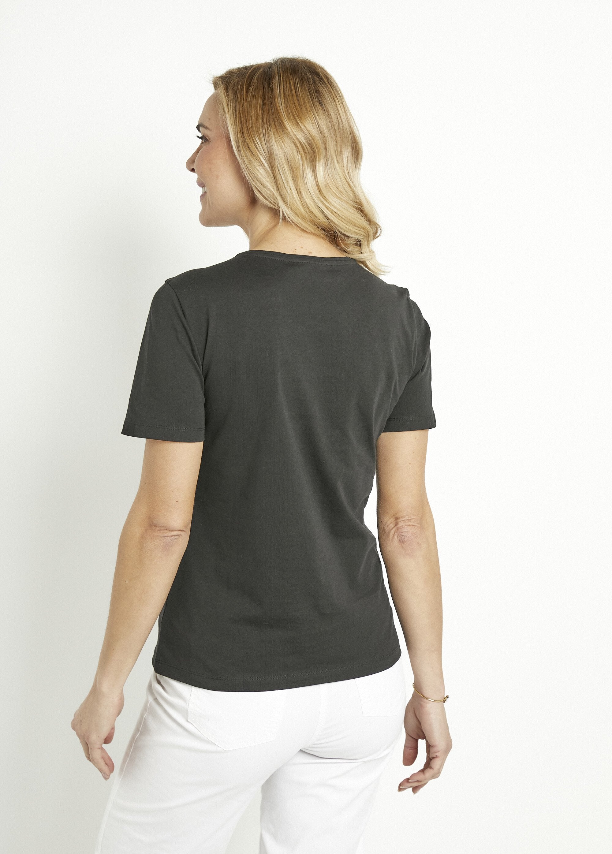 T-shirt_de_manga_curta_com_bordados_Noir_DO1_slim