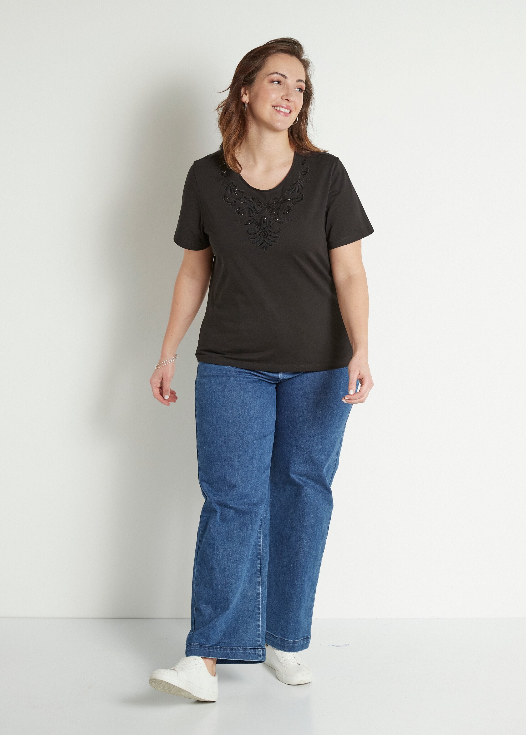 T-shirt_de_manga_curta_com_bordados_Noir_SF1_curvy