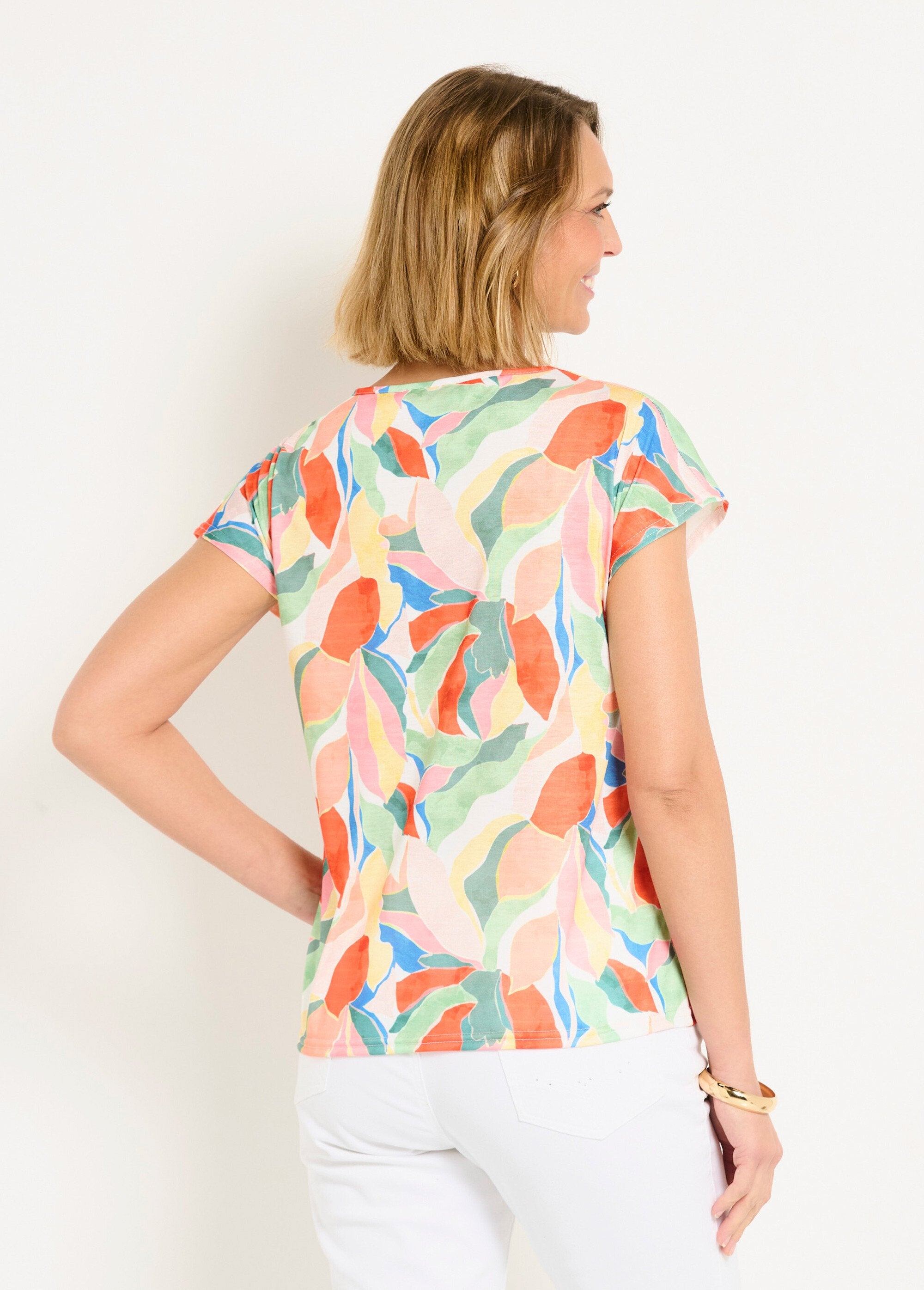 Camiseta_curta_com_decote_em_V_e_estampa_brilhante_Jaune_et_vert_DO1_slim