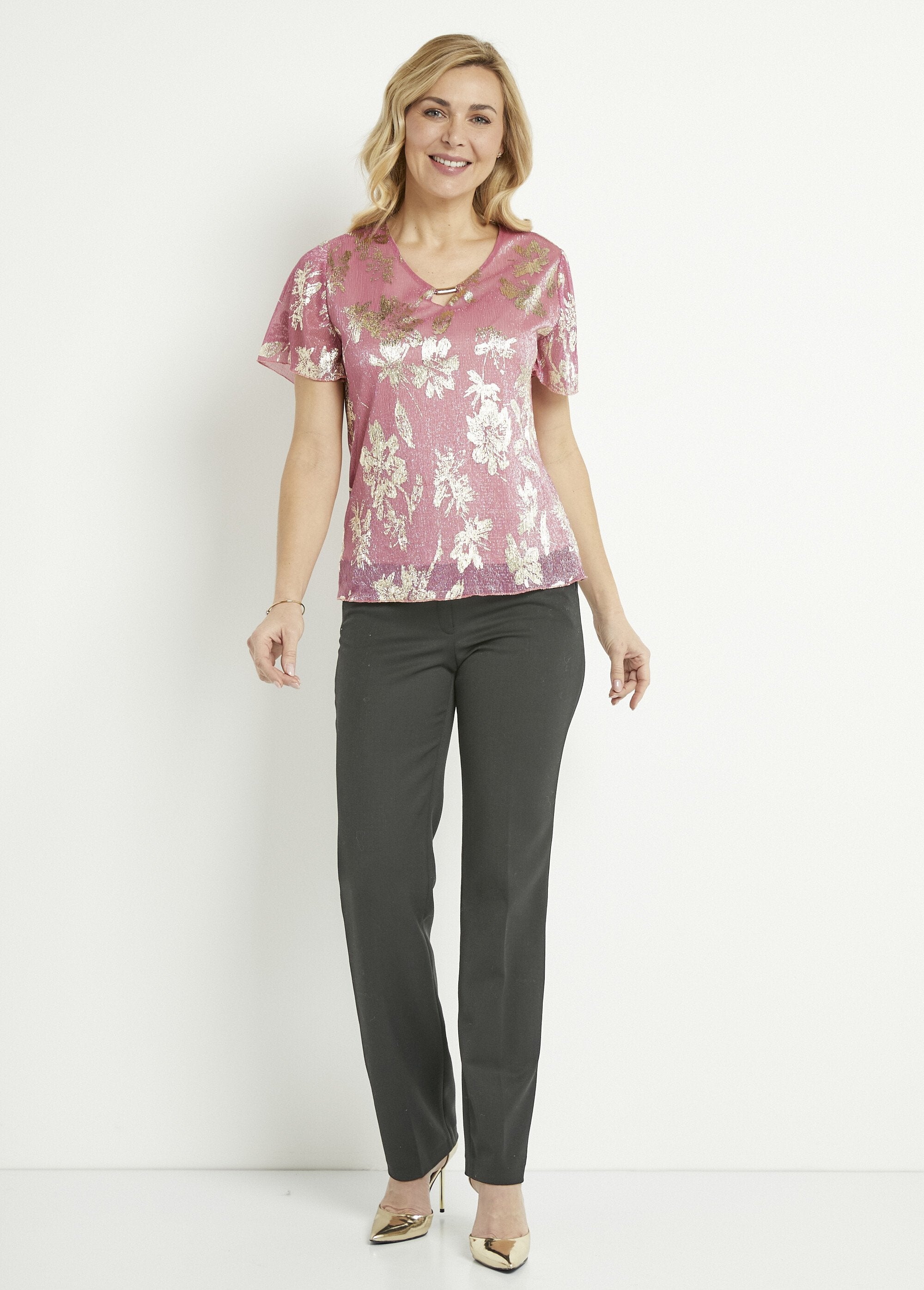 Camiseta_cropped_com_estampa_de_folhagem_dourada_Rose_SF1_slim