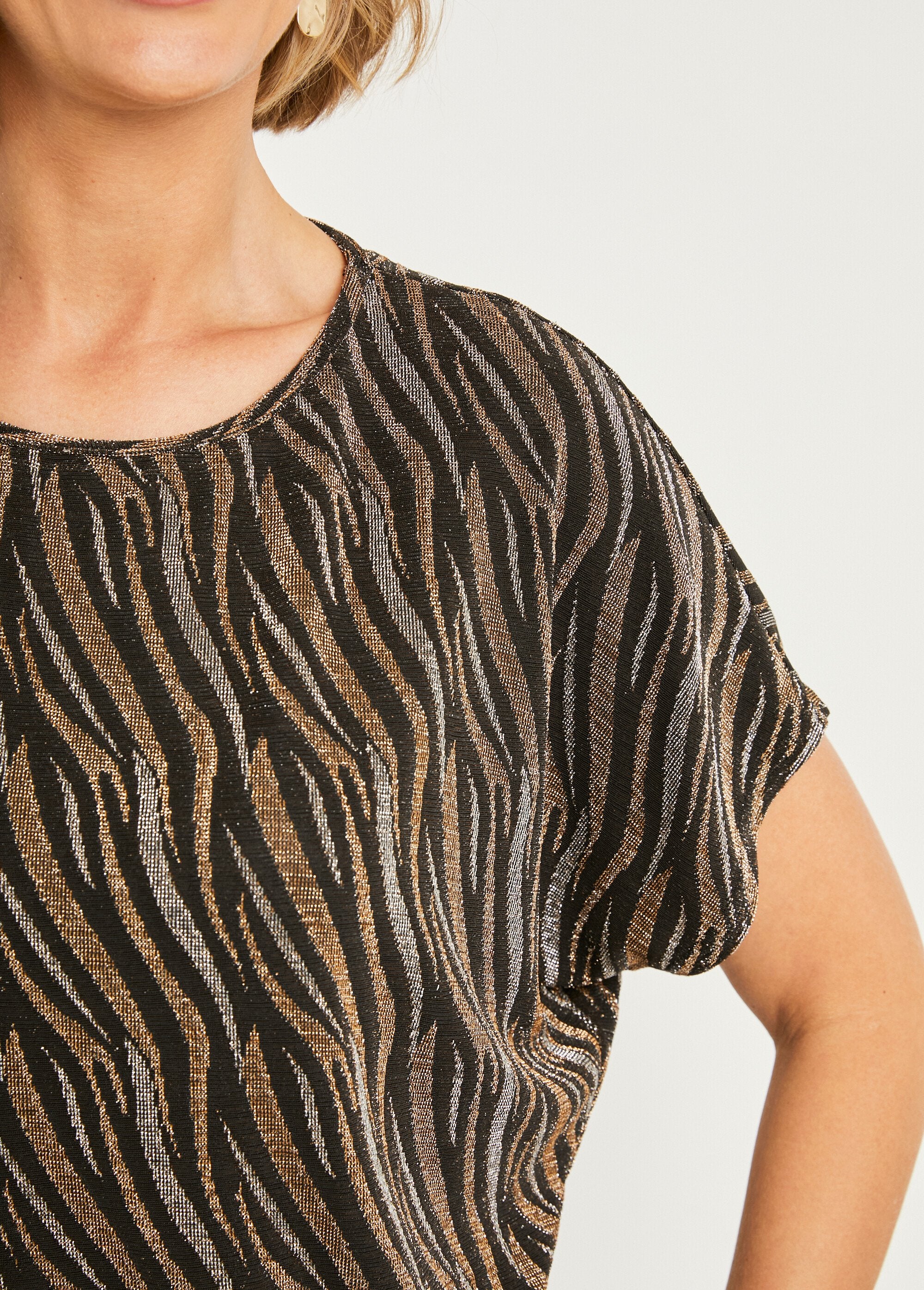 T-shirt_em_malha_de_renda_jacquard_brilhante_Noir_et_cuivre_DE2_slim