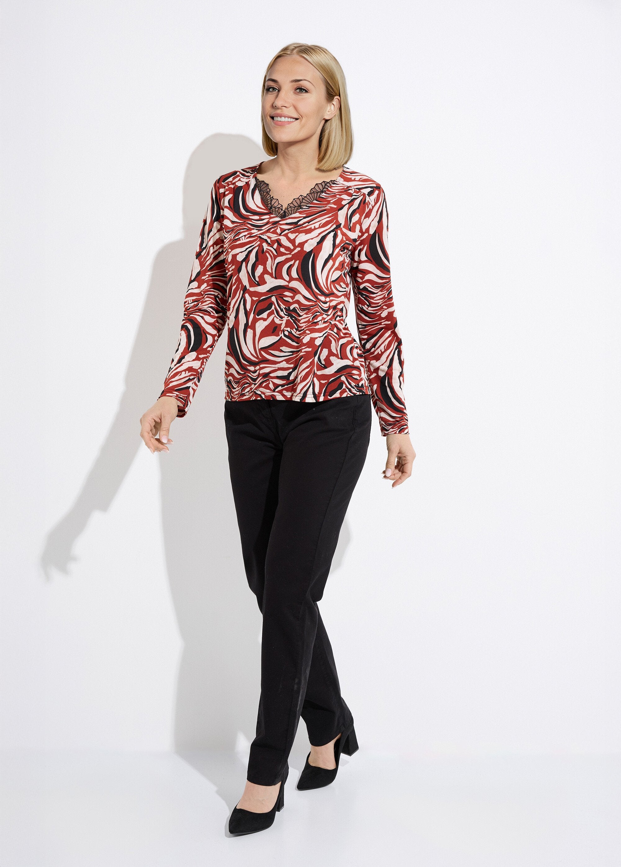 T-shirt_de_renda_com_decote_em_V_gráfico_Noir_et_brique_SF1_slim