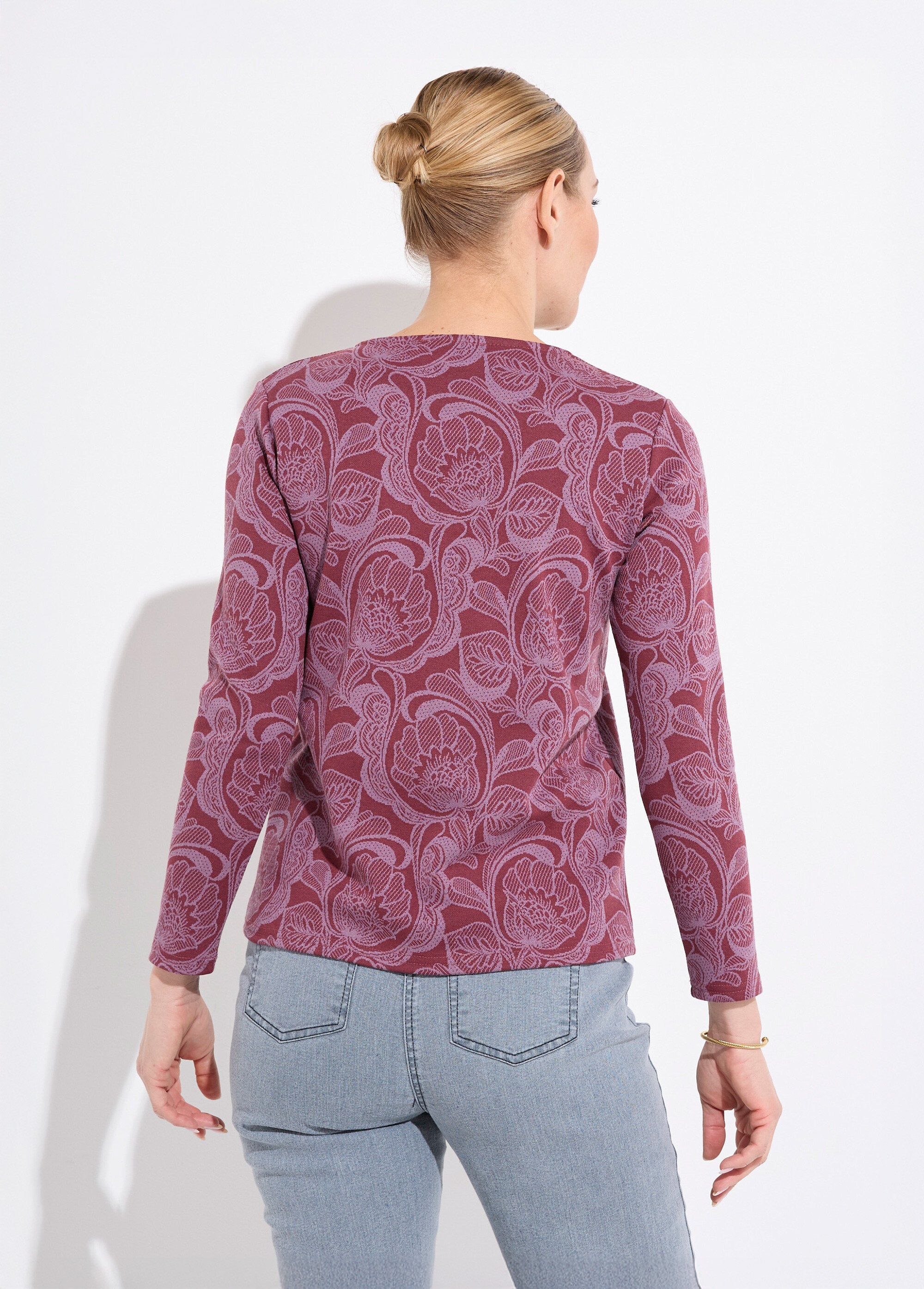 T-shirt_com_gola_redonda_em_jacquard_floral_Bordeaux_et_rose_DO1_slim
