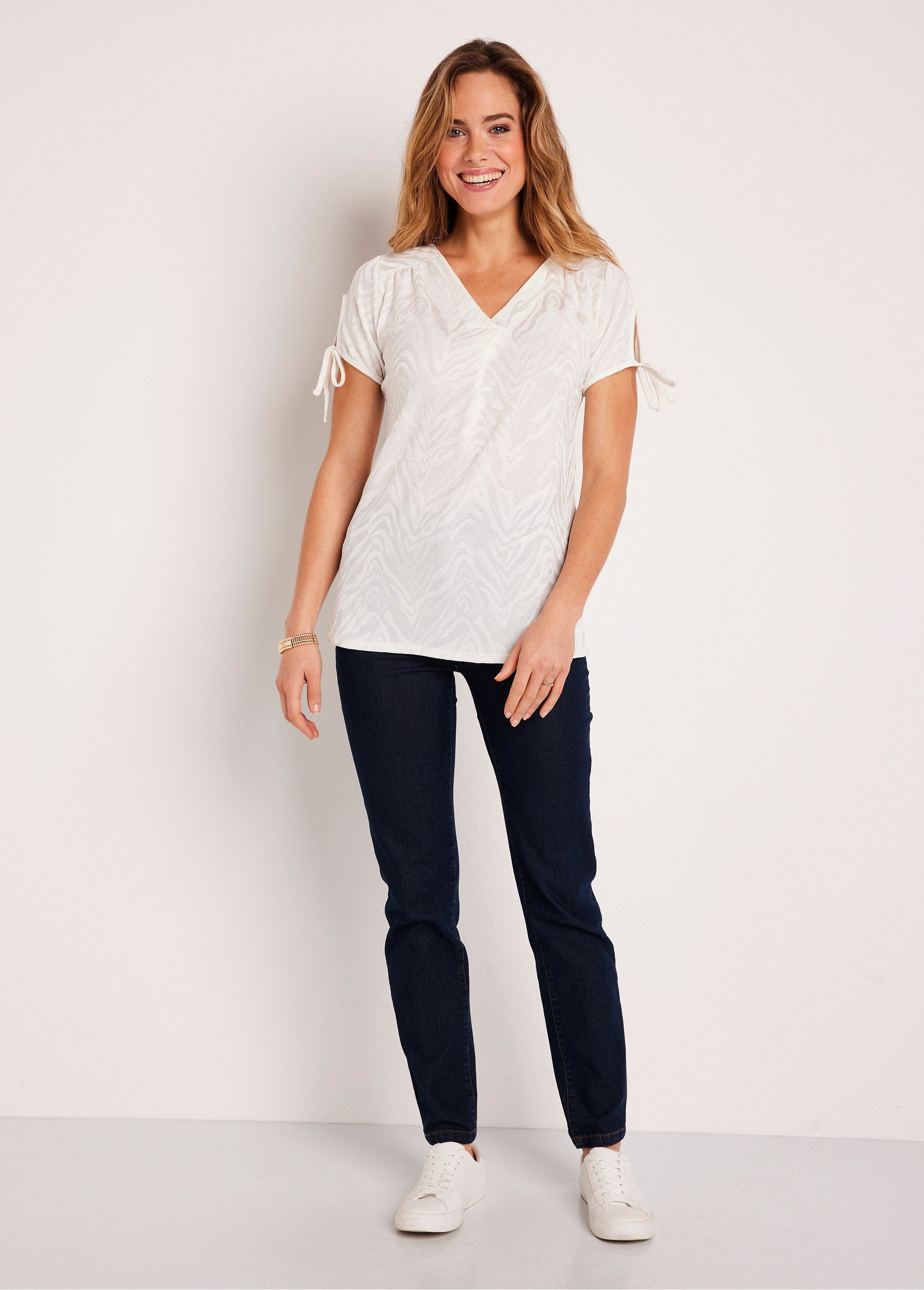 Camiseta_longa_solta_com_decote_em_V_Cru_SF1_slim