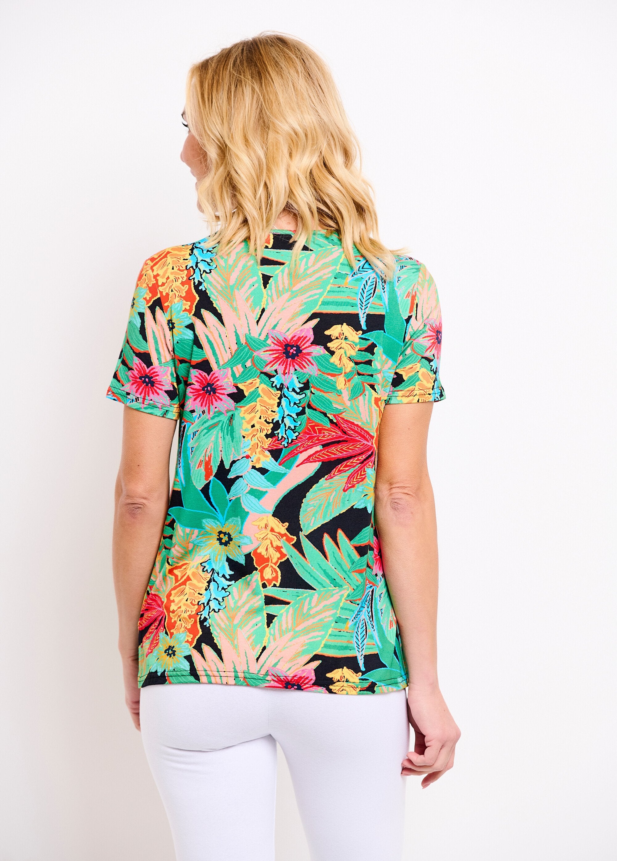 T-shirt_comprida_de_gola_redonda_com_estampado_exótico,_mangas_curtas_Fond_noir_DO1_slim