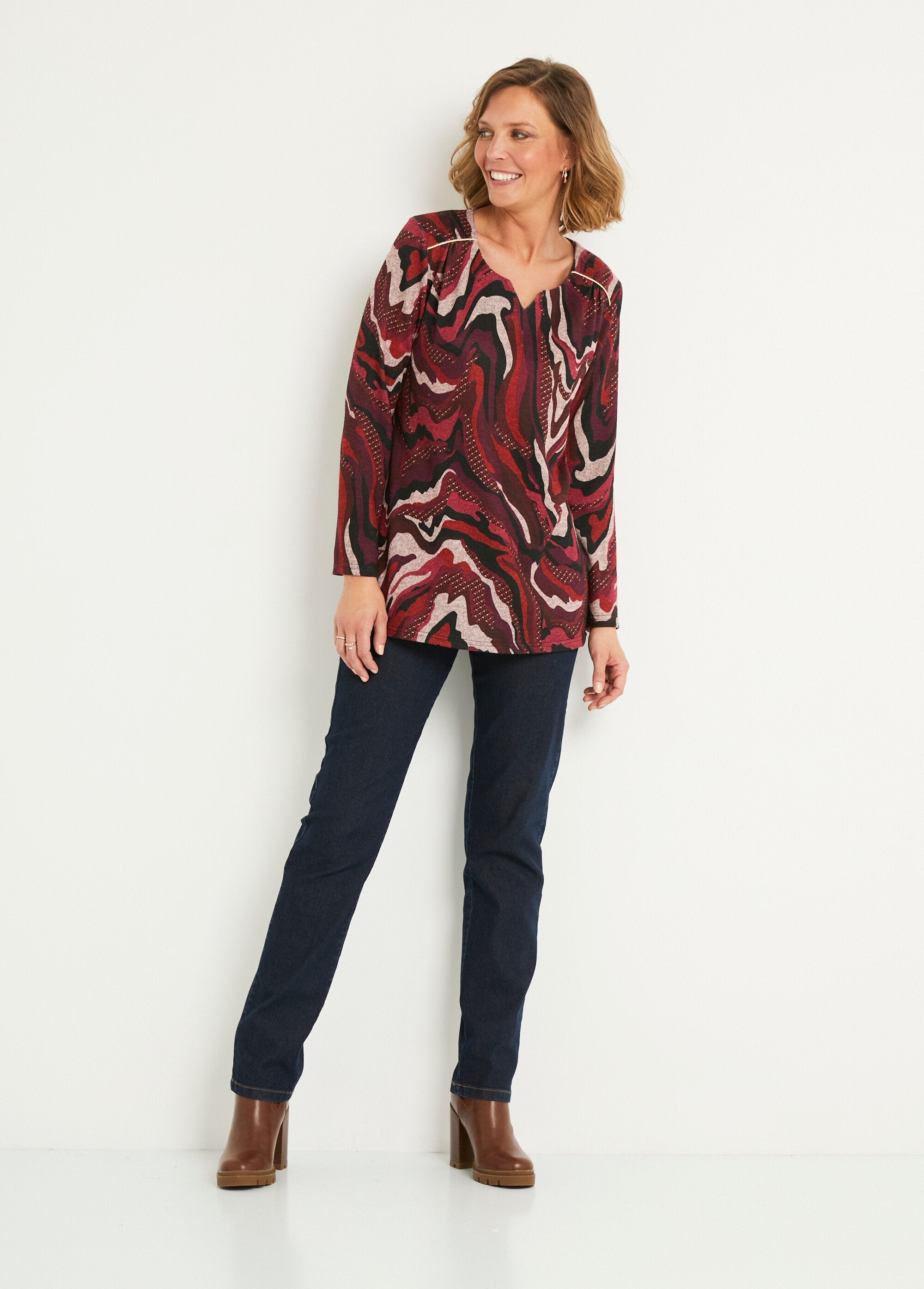 T-shirt_comprida_com_gola_redonda_e_estampado_gráfico_Imprime_cassis_SF1_slim