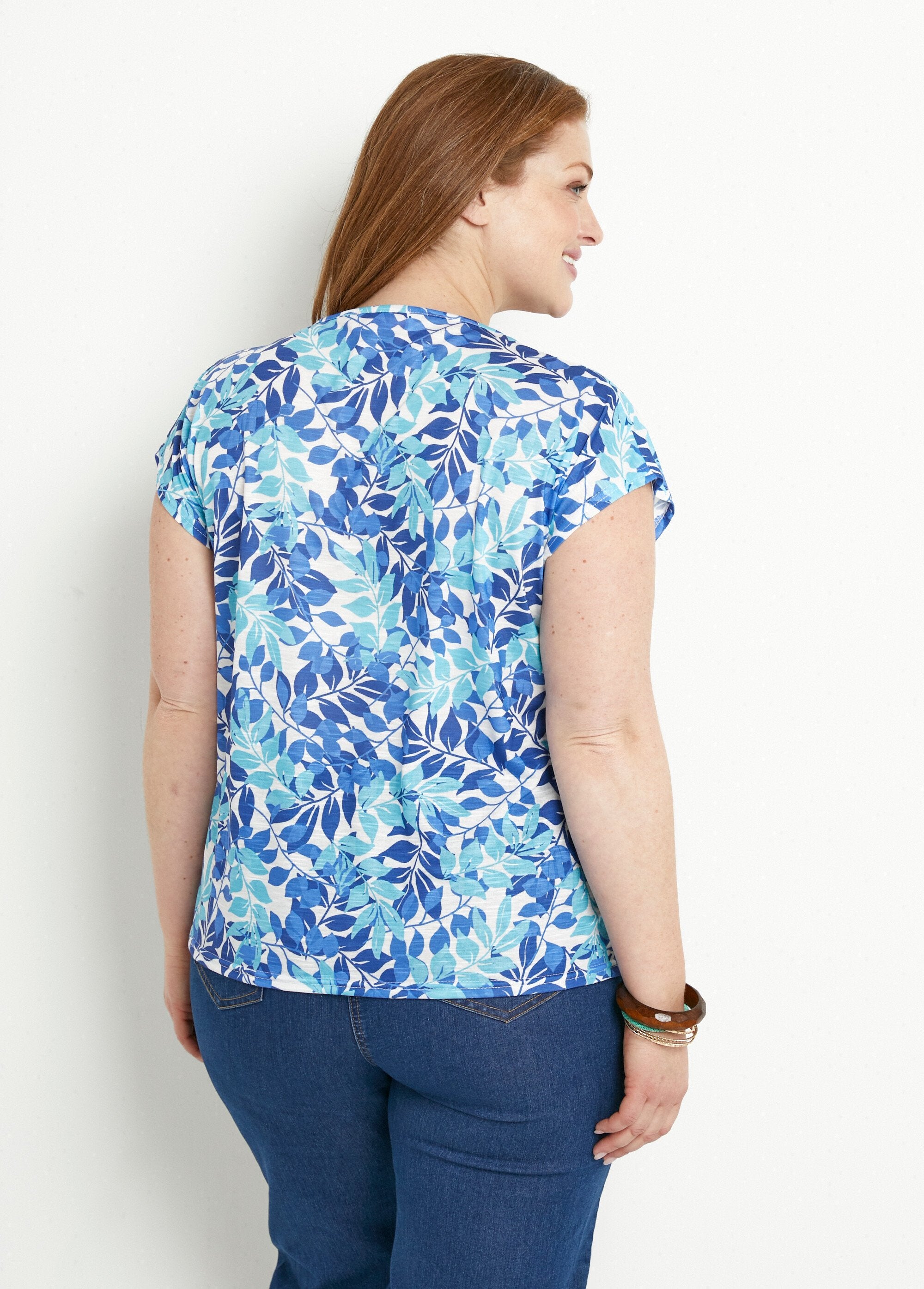 T-shirt_de_manga_curta_e_gola_redonda_com_estampado_de_folhagem_Bleu_et_aqua_DO1_curvy
