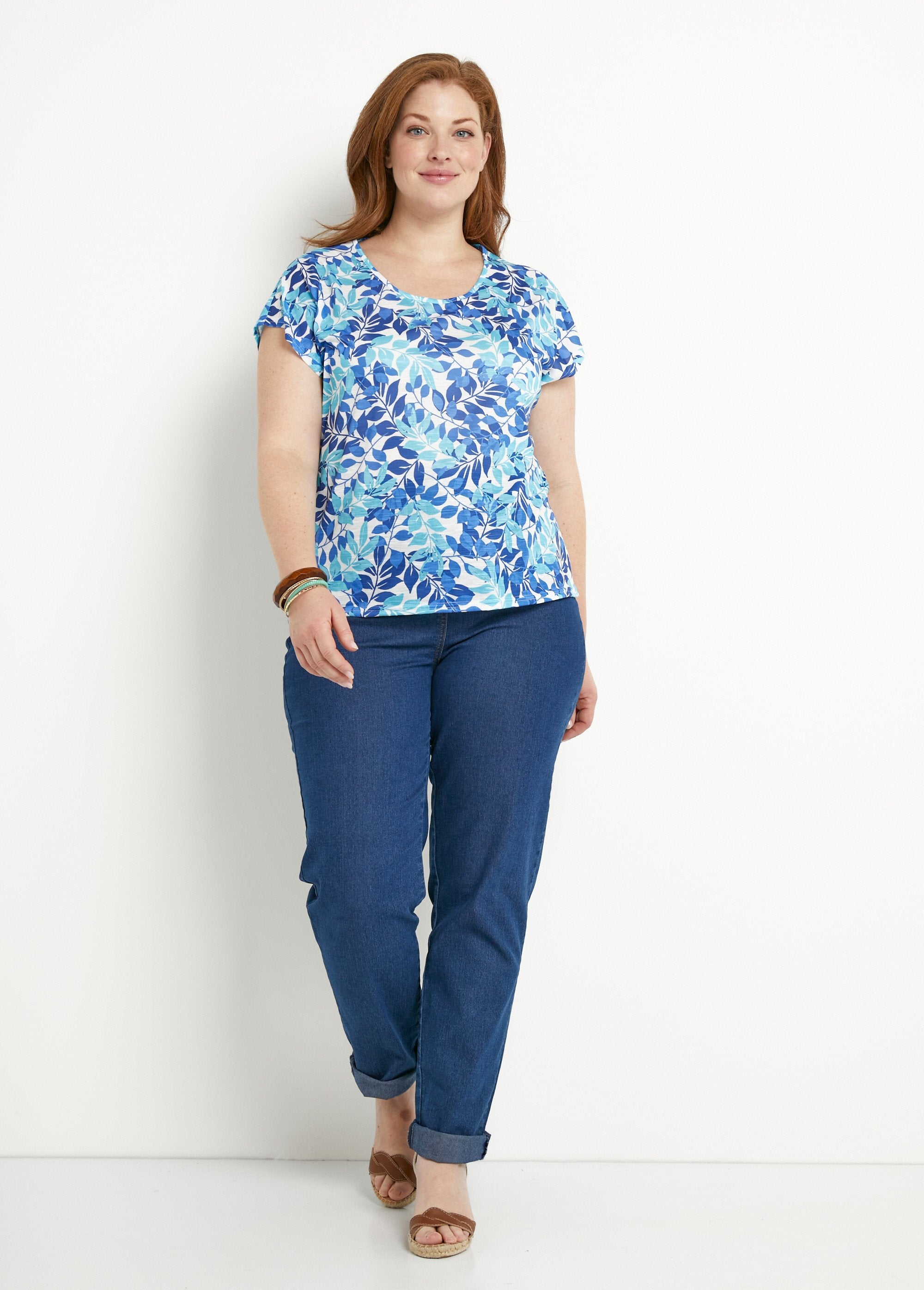 T-shirt_de_manga_curta_e_gola_redonda_com_estampado_de_folhagem_Bleu_et_aqua_SF1_curvy