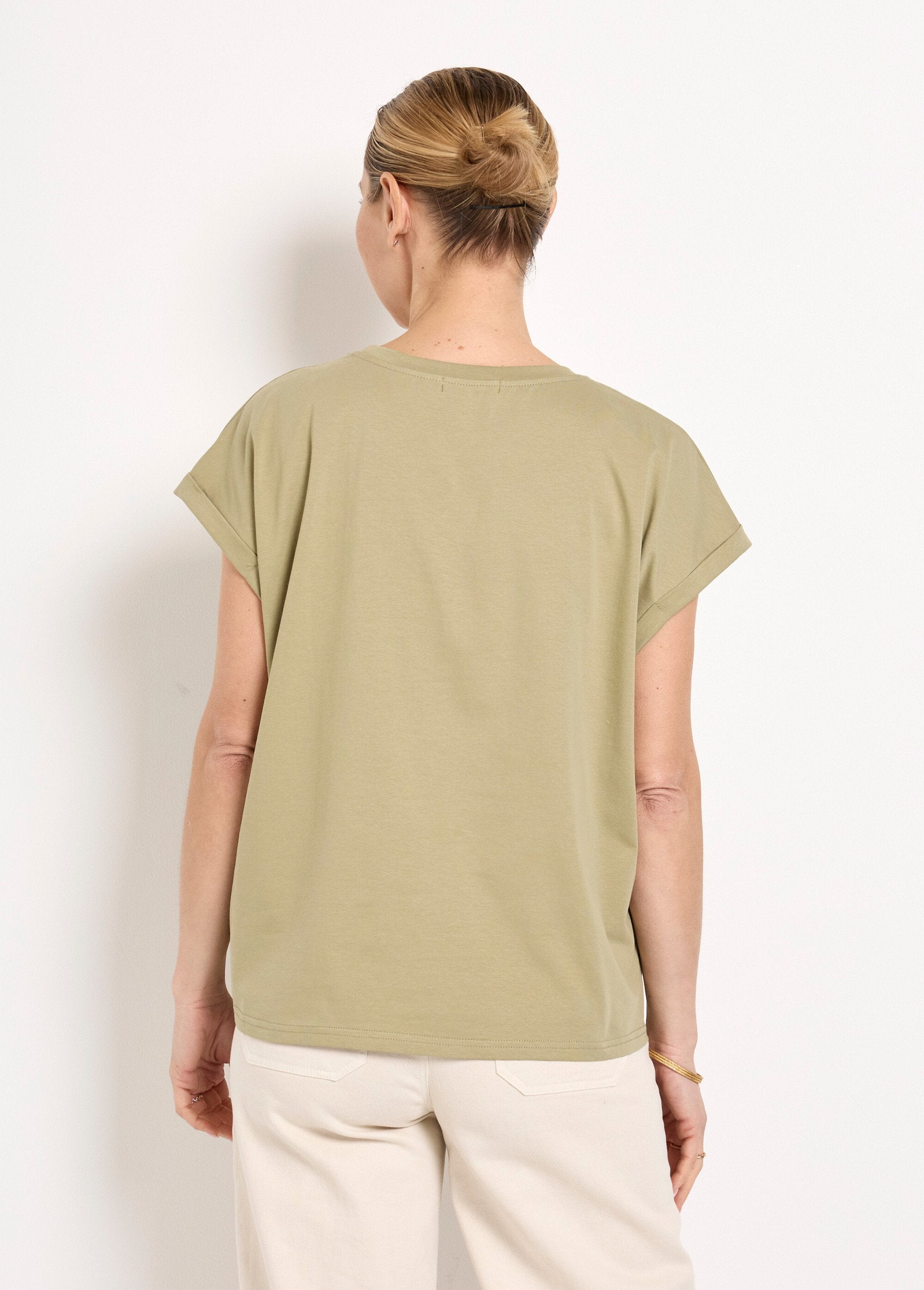 Camiseta_manga_curta_com_mensagem_brilhante_Kaki_DO1_slim