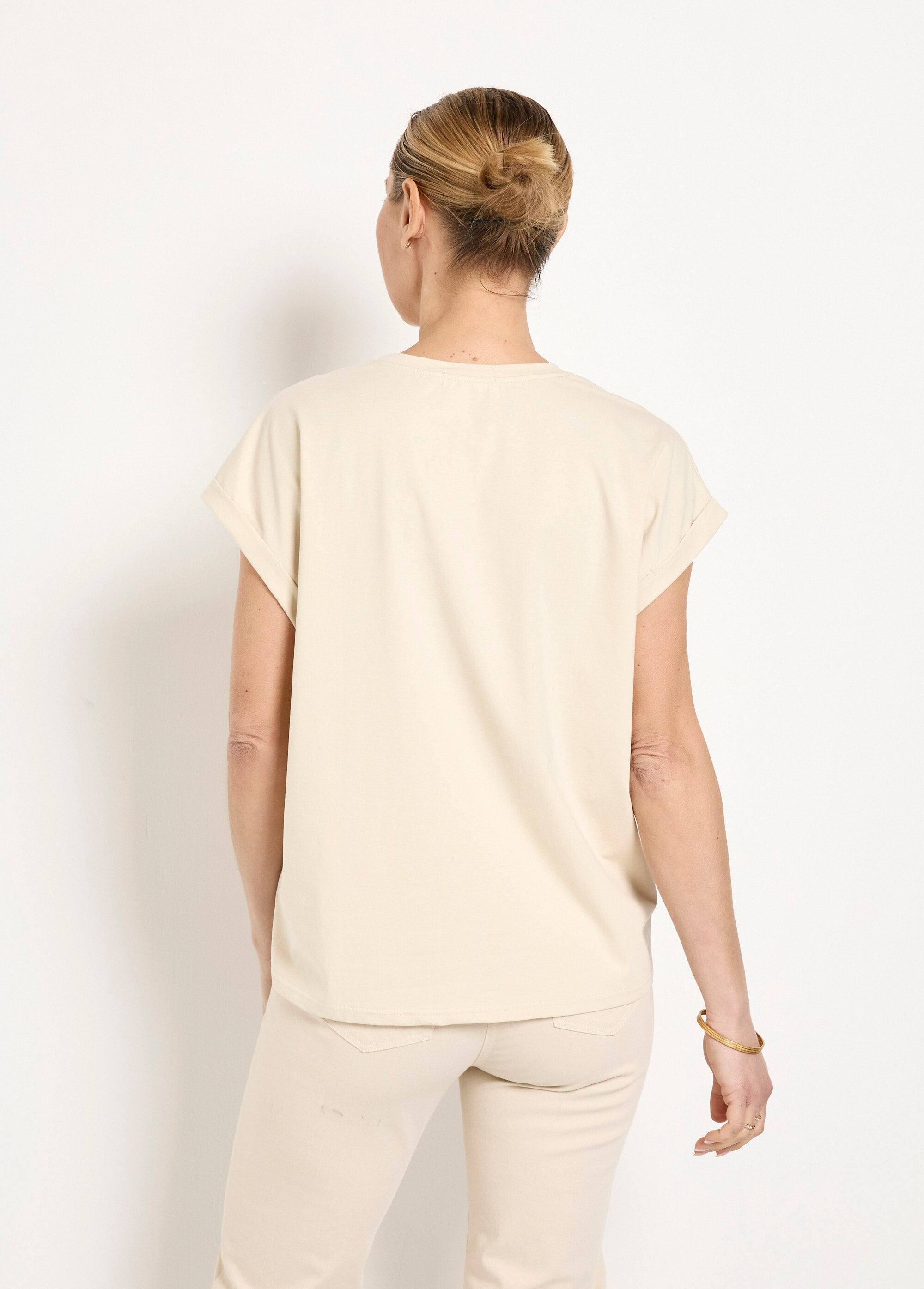 Camiseta_manga_curta_com_mensagem_brilhante_Beige_DO1_slim