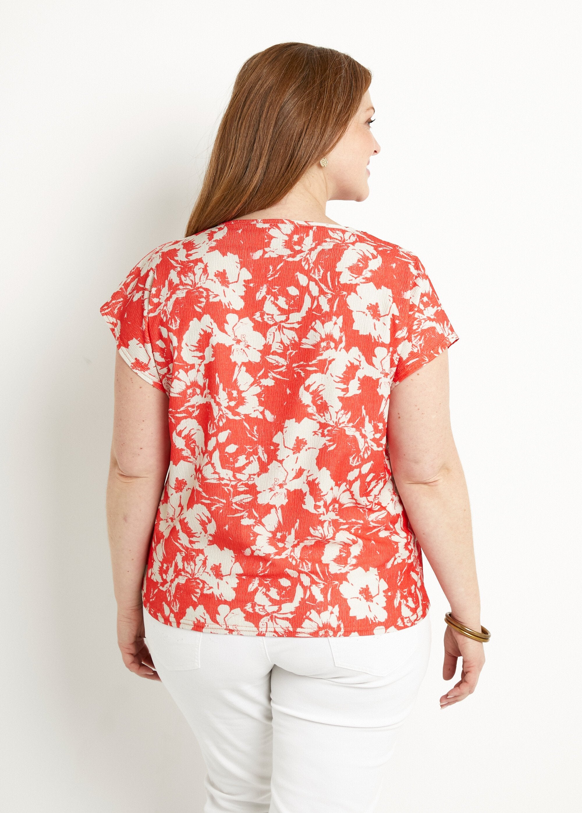 T-shirt_de_manga_curta,_lisa_ou_com_estampado_floral_Rouge_et_beige_DO1_curvy