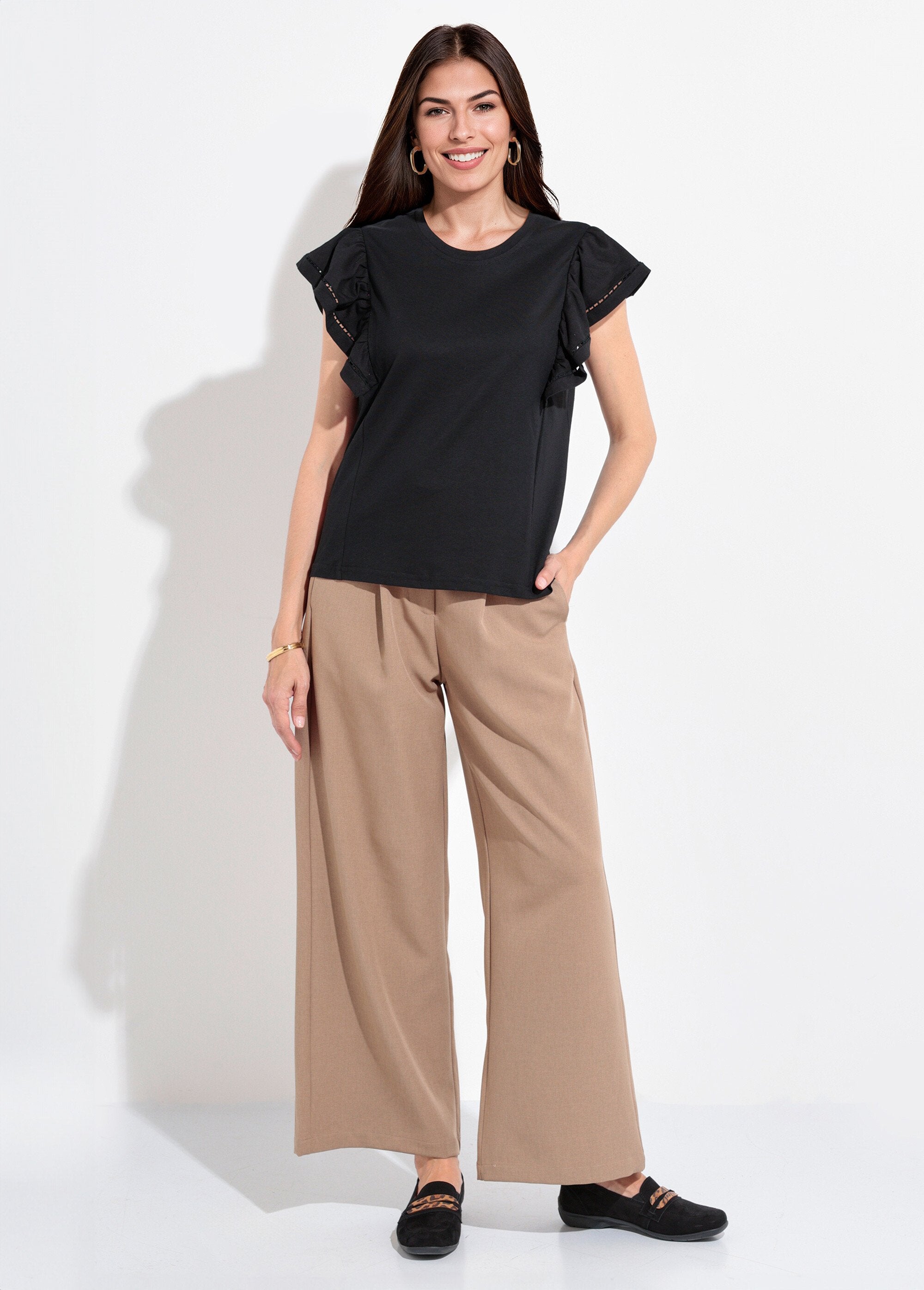 Camiseta_com_mangas_curtas_e_babados_vazados_Noir_SF1_slim