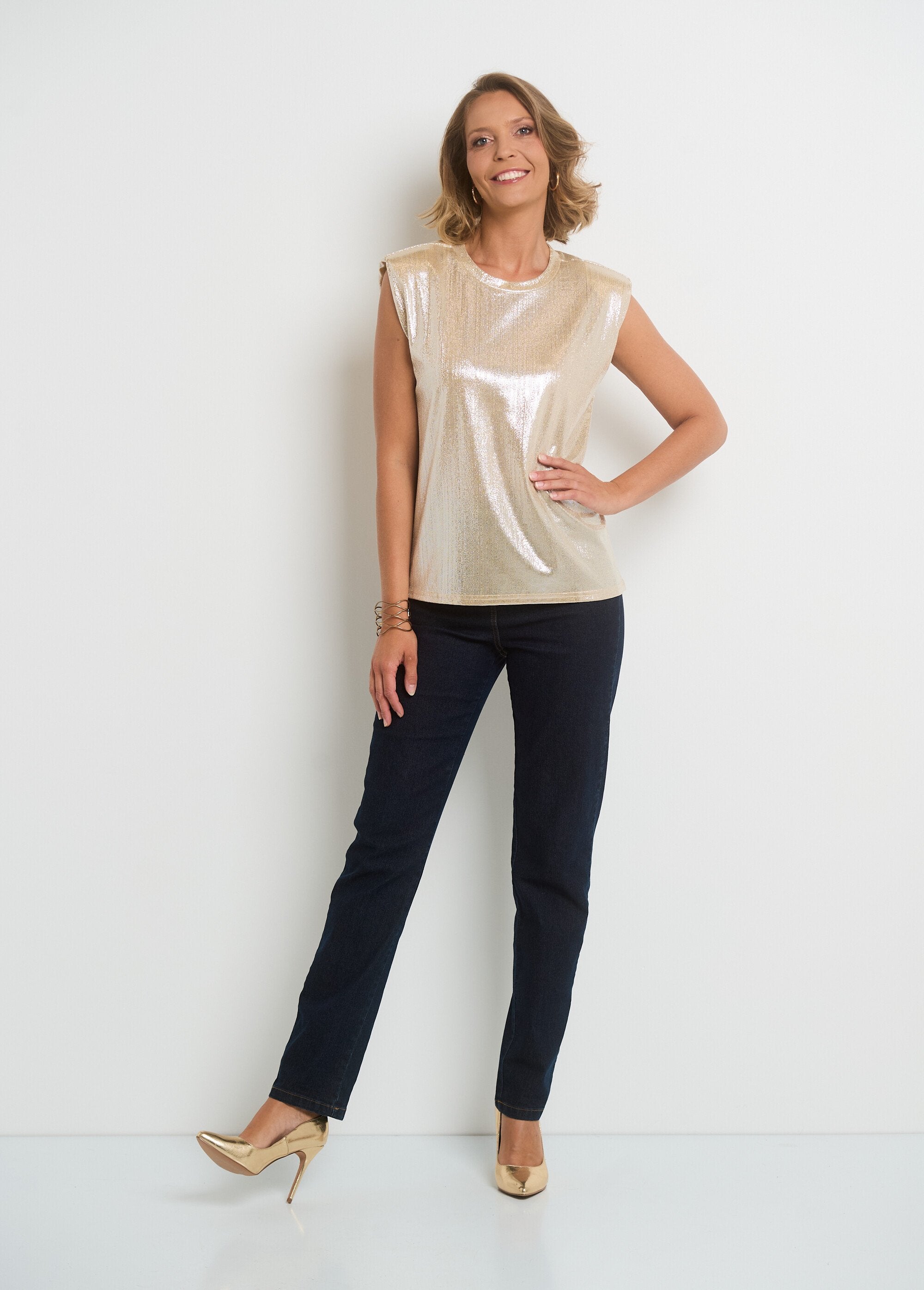 T-shirt_metálica_com_gola_redonda_e_sem_mangas_Or_SF1_slim