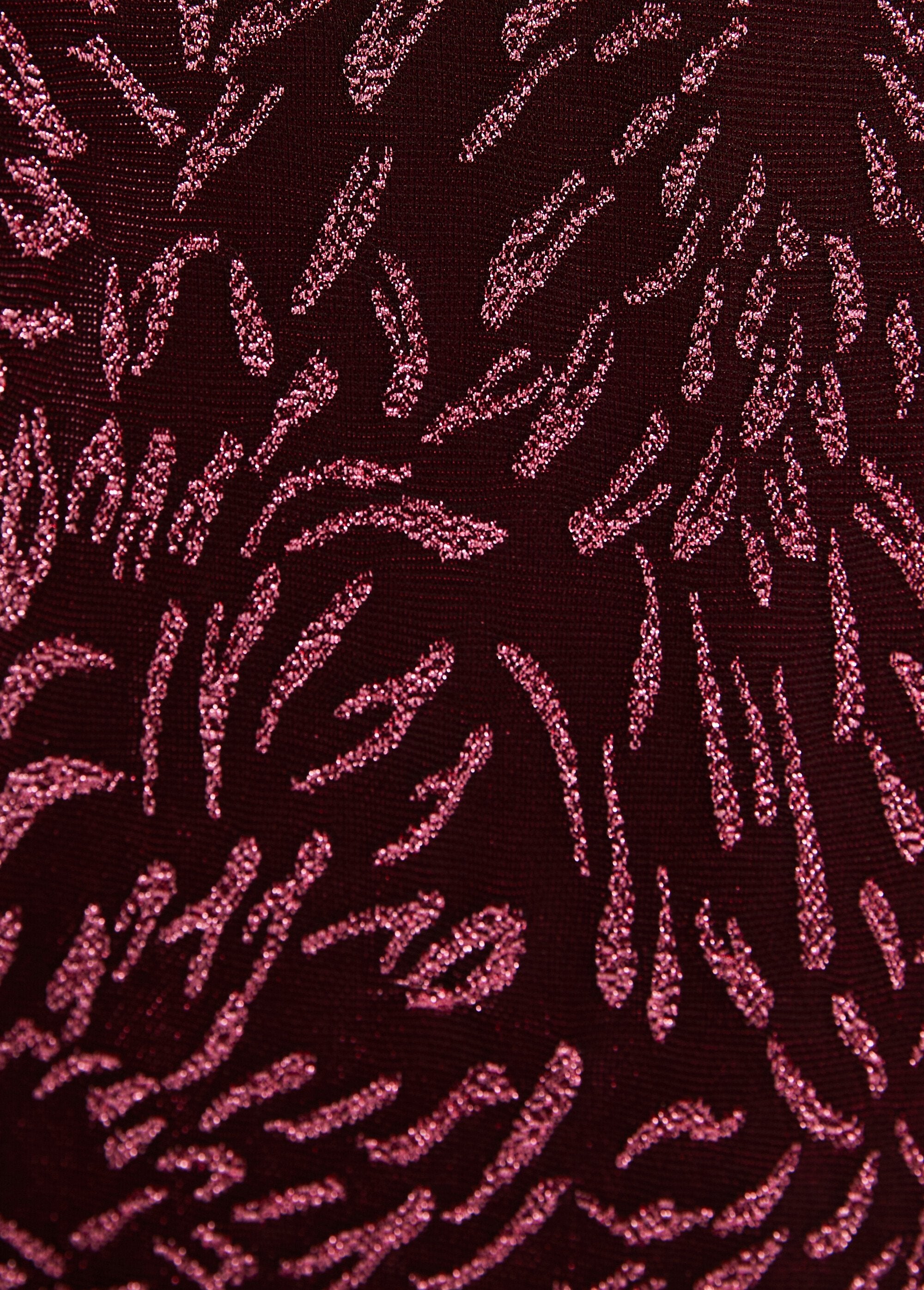 T-shirt_comprida_em_malha_estampada_com_gola_redonda_Rose_DE3_slim