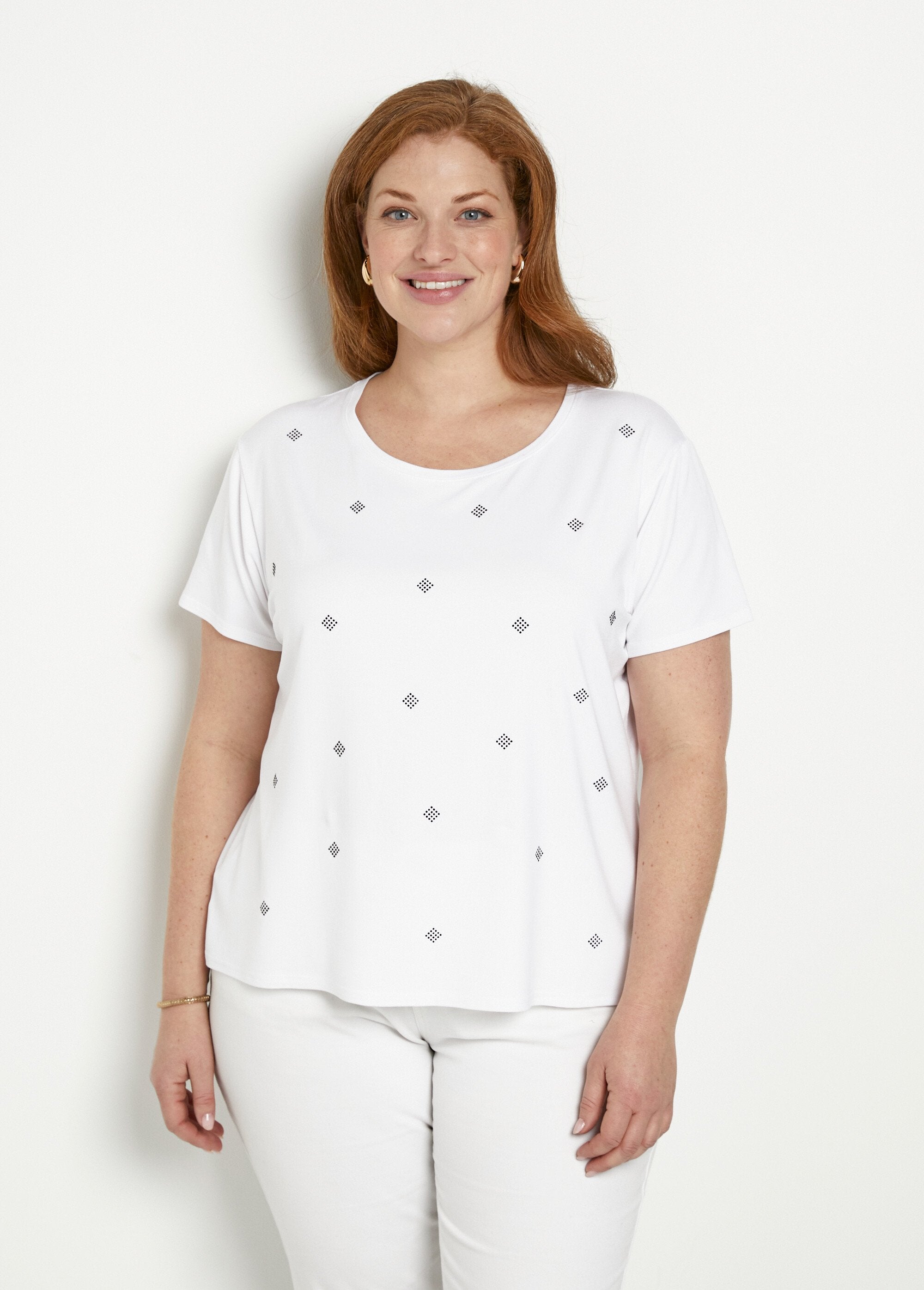 T-shirt_lisa_com_strass,_manga_curta_e_gola_redonda_Blanc_FA1_curvy