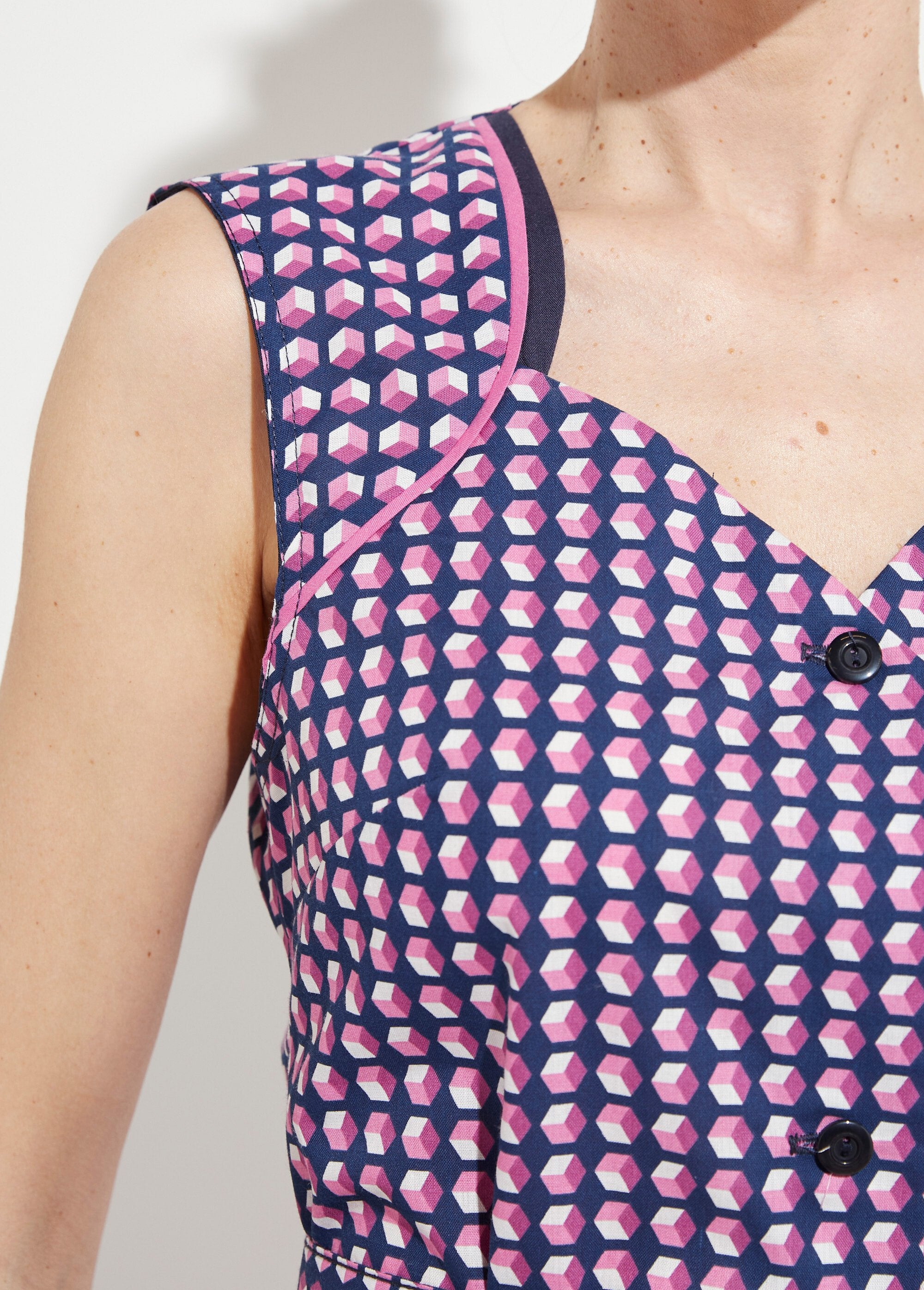 Avental_sem_mangas_com_botões_e_estampa_gráfica_Rose_DE2_slim