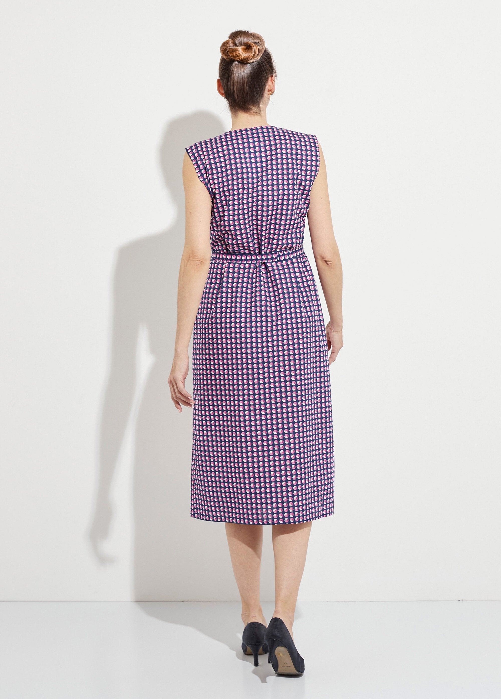 Avental_sem_mangas_com_botões_e_estampa_gráfica_Rose_DO1_slim