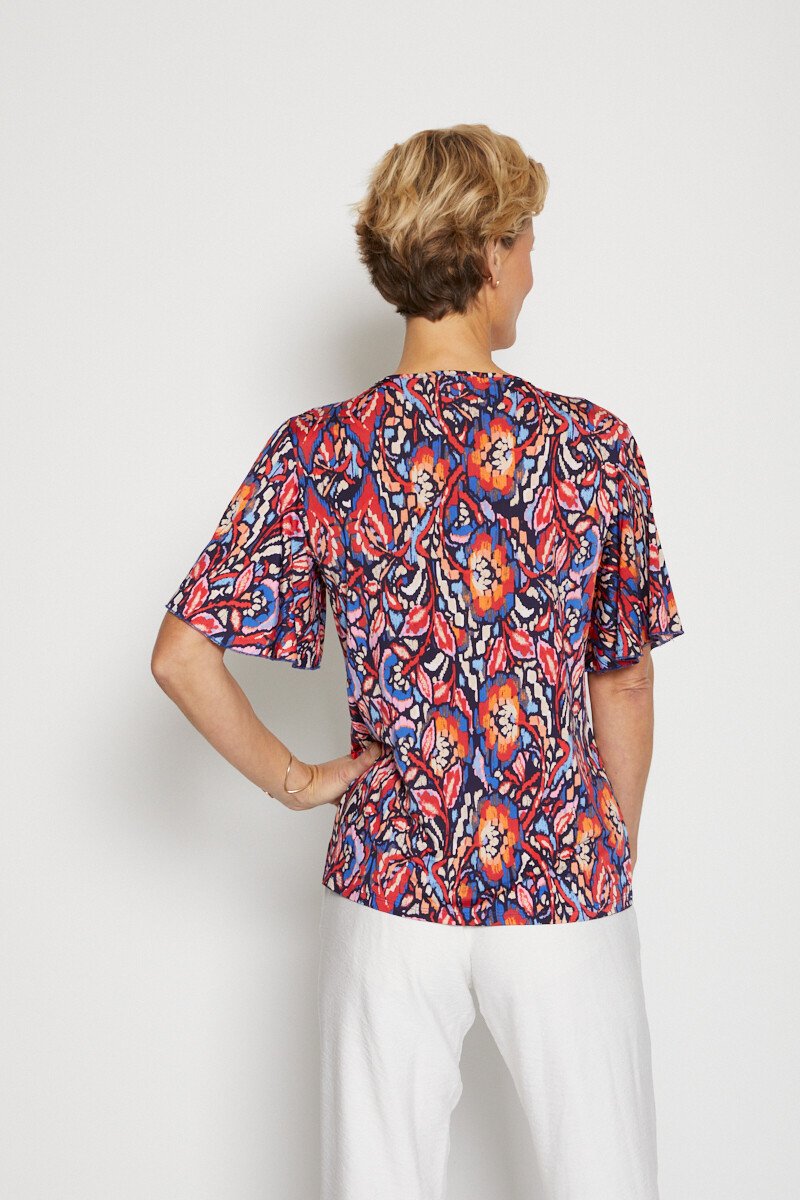 T-shirt_court_ample_finition_macramé_Bleu_et_rouge_DO1_slim