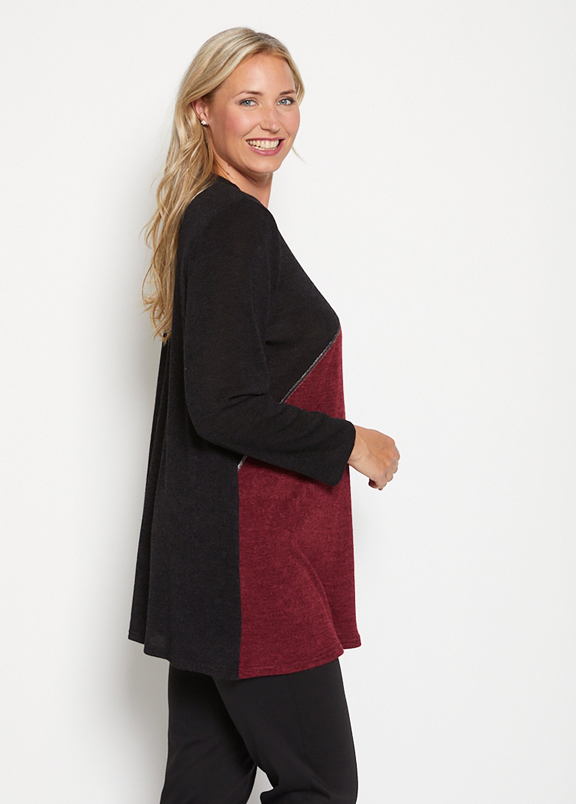 T-shirt_comprida_floral_elástica_Noir_et_bordeaux_DR1_curvy