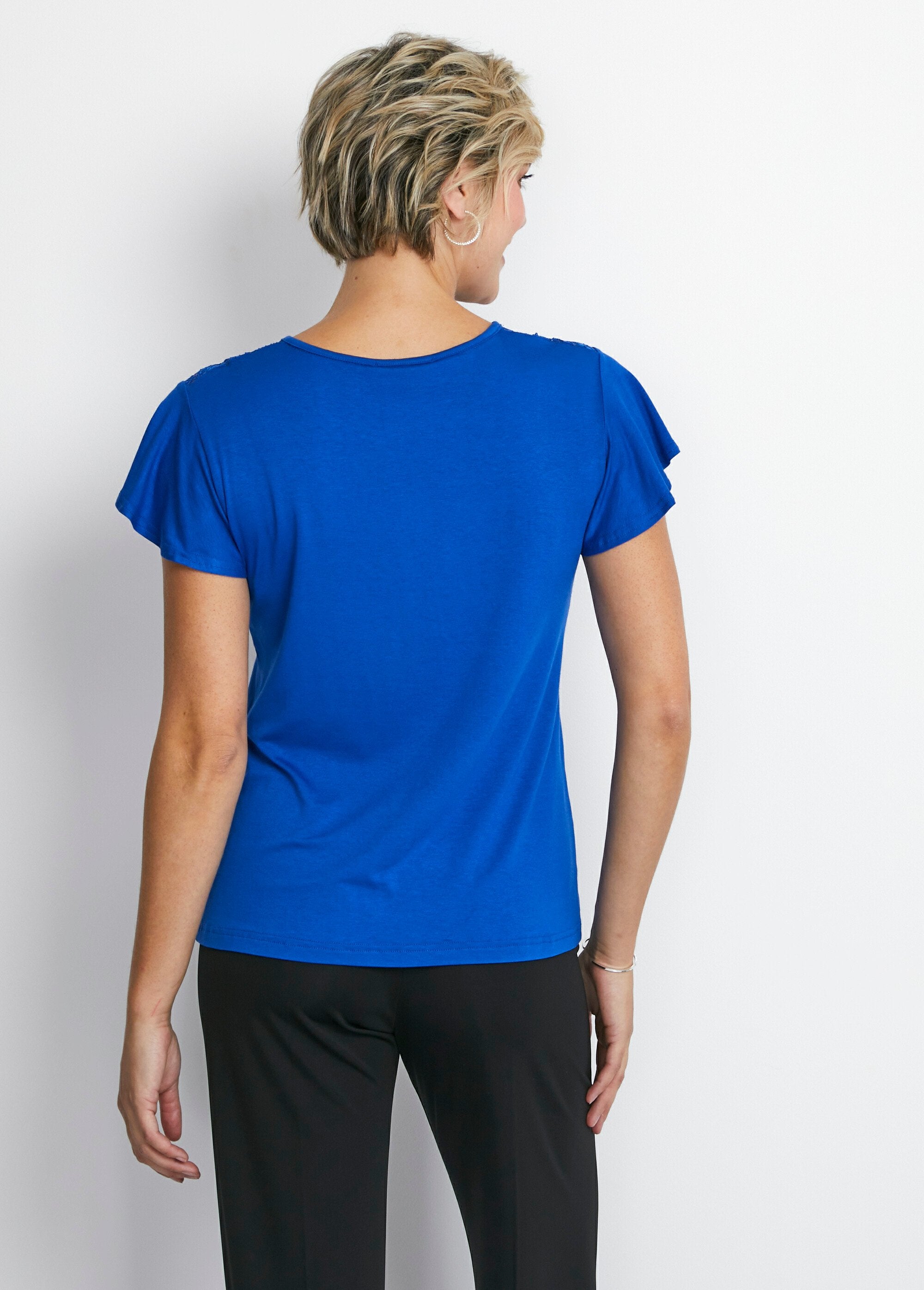 T-shirt_de_manga_curta_em_renda_Bleu_DO1_slim