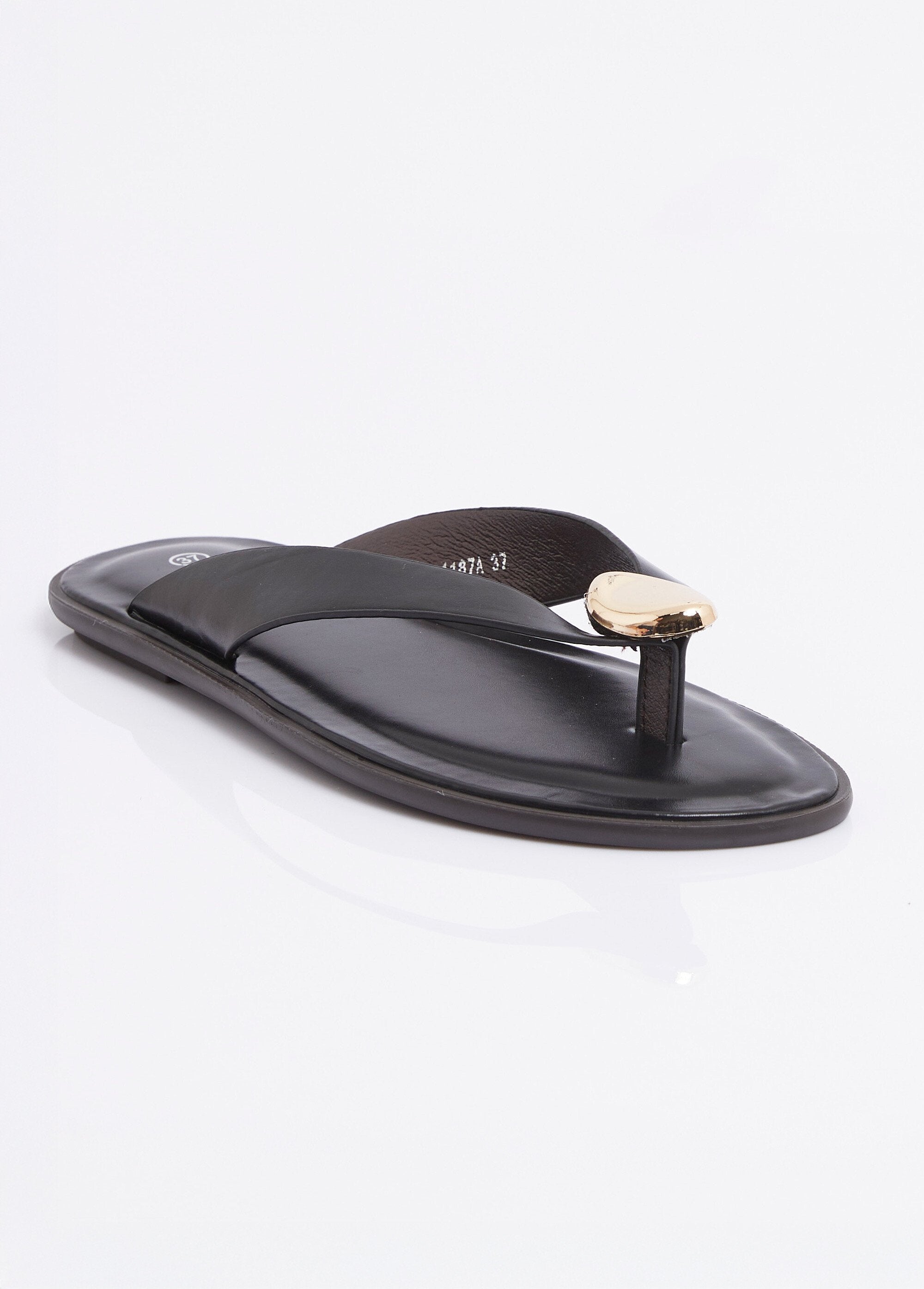 Tongs_simili_cuir,_détail_bijou_métal_Noir_FA1_slim