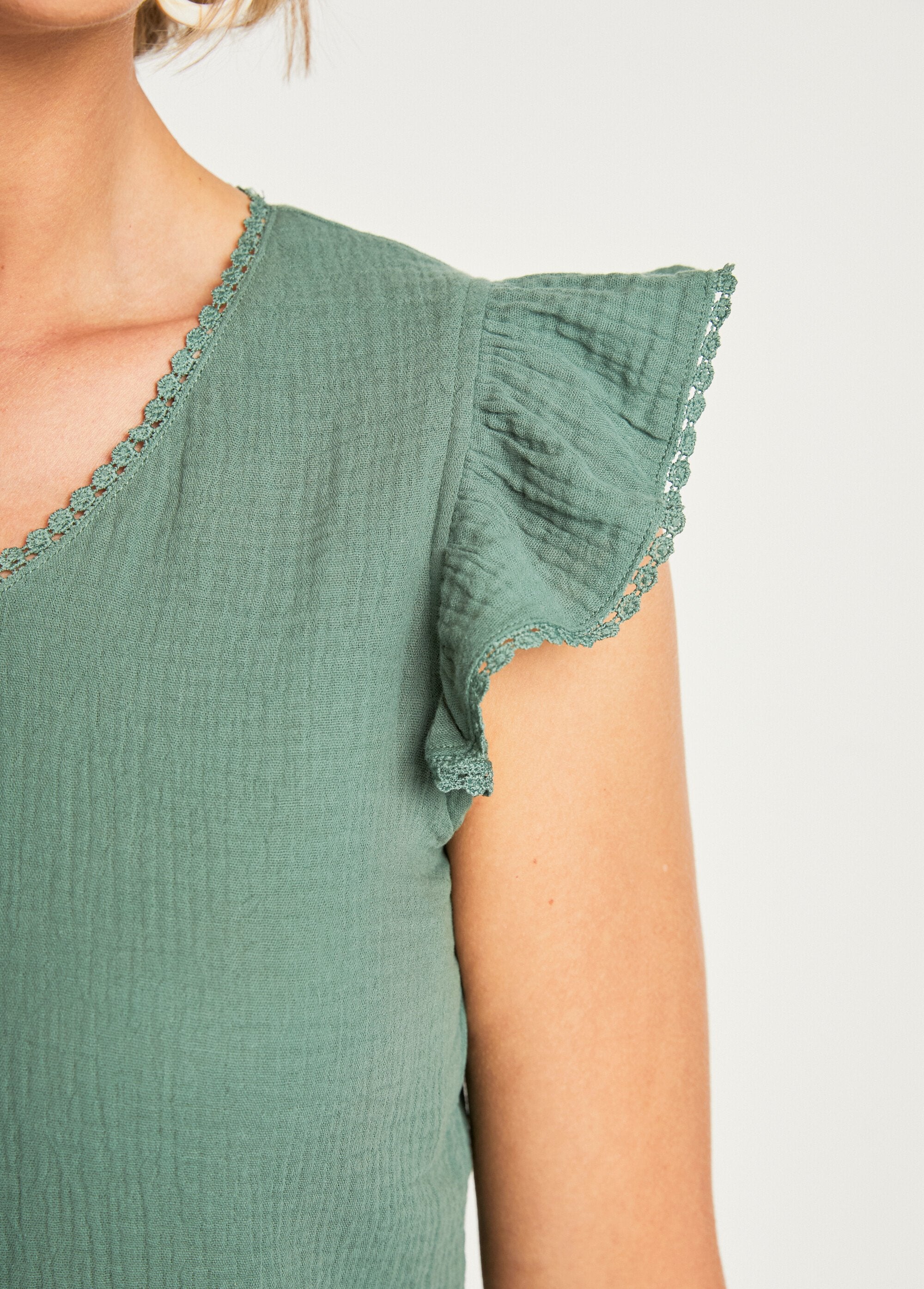 Túnica_com_decote_em_V_e_mangas_fantasia_Vert_tilleul_DE2_slim