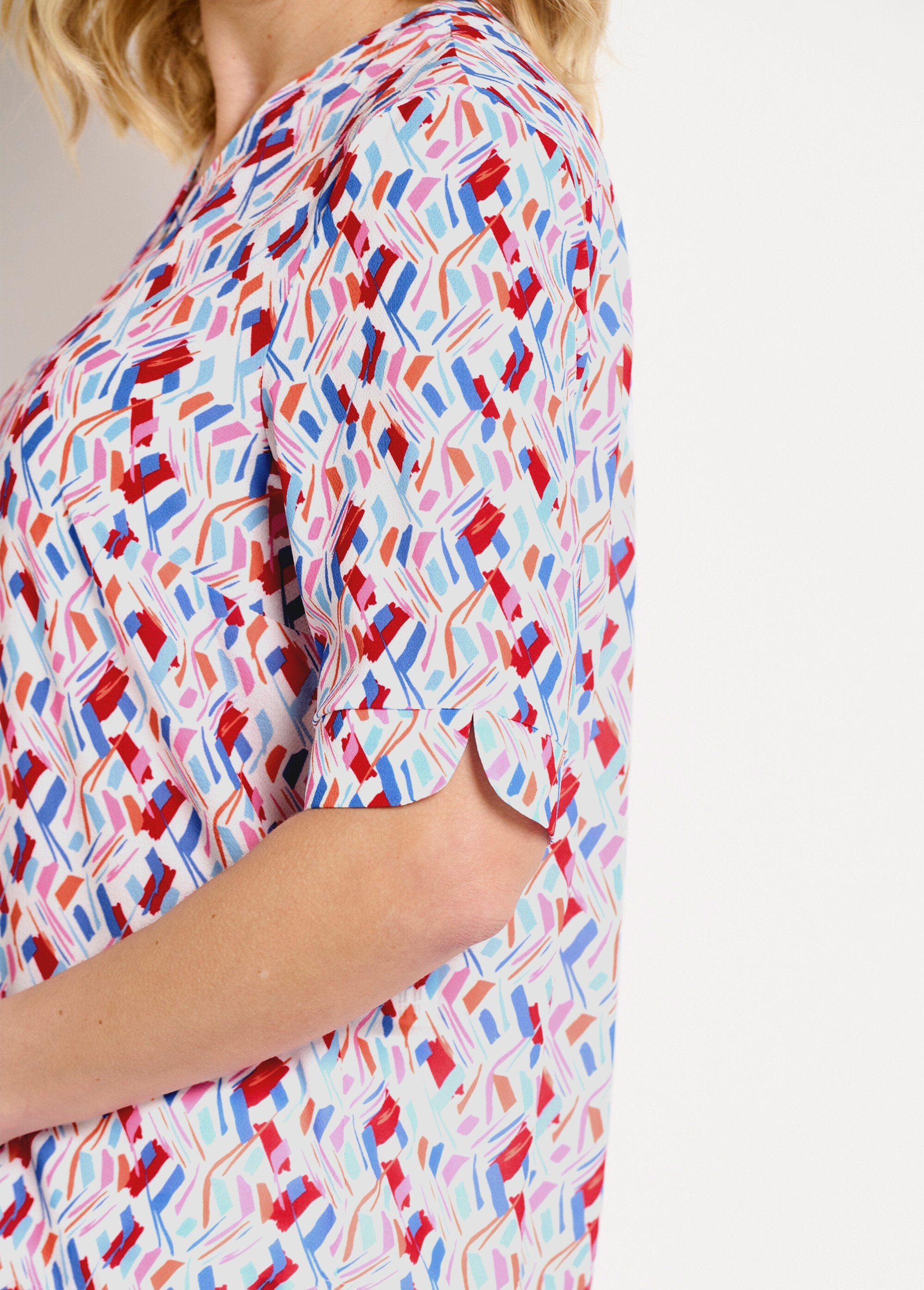 Túnica_reta_com_decote_em_V_e_mangas_curtas_estampadas_Bleu_et_rose_DE2_slim