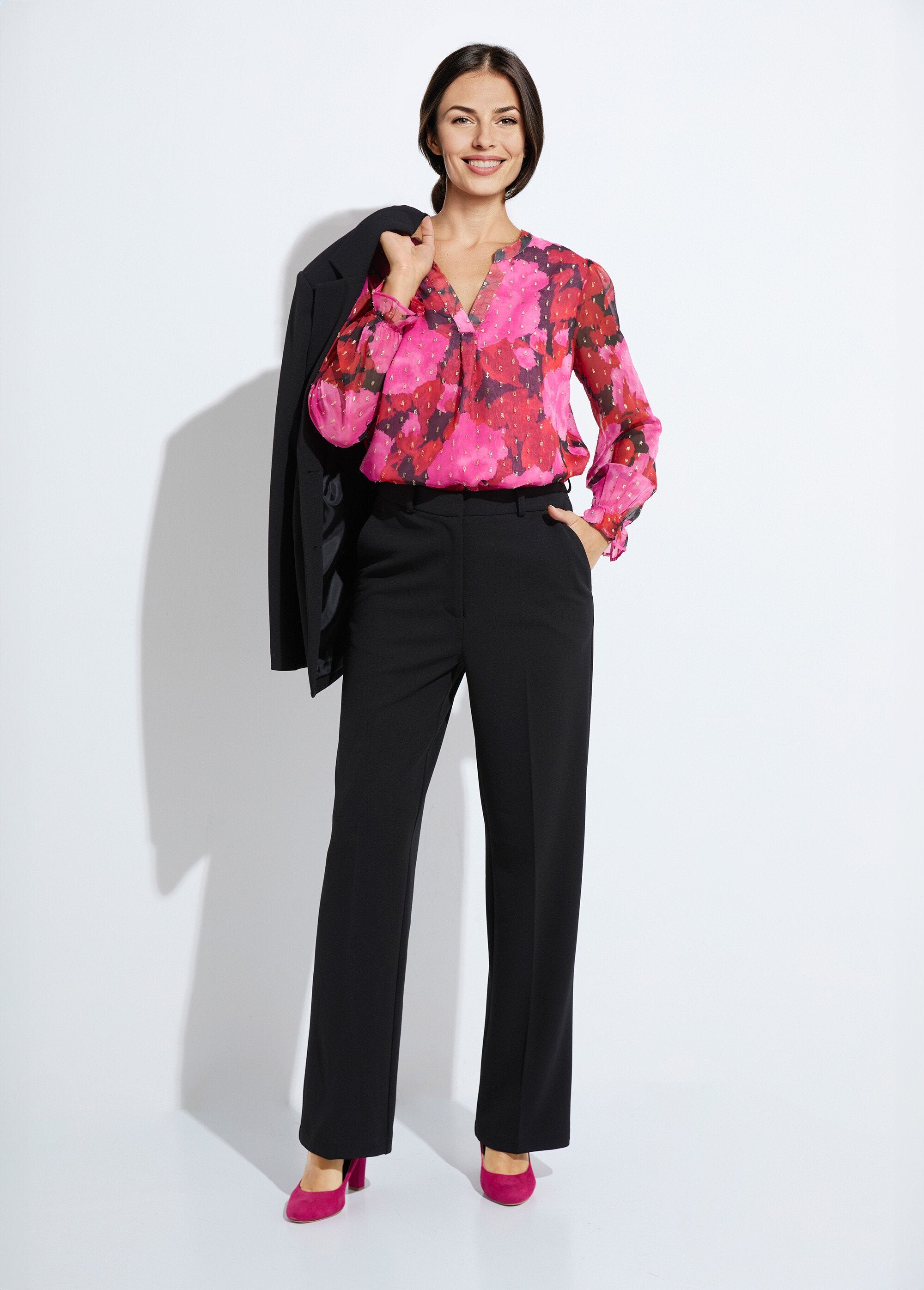 Túnica_com_decote_em_V,_estampa_de_voile_e_padrões_dourados_Rouge_et_noir_SF1_slim