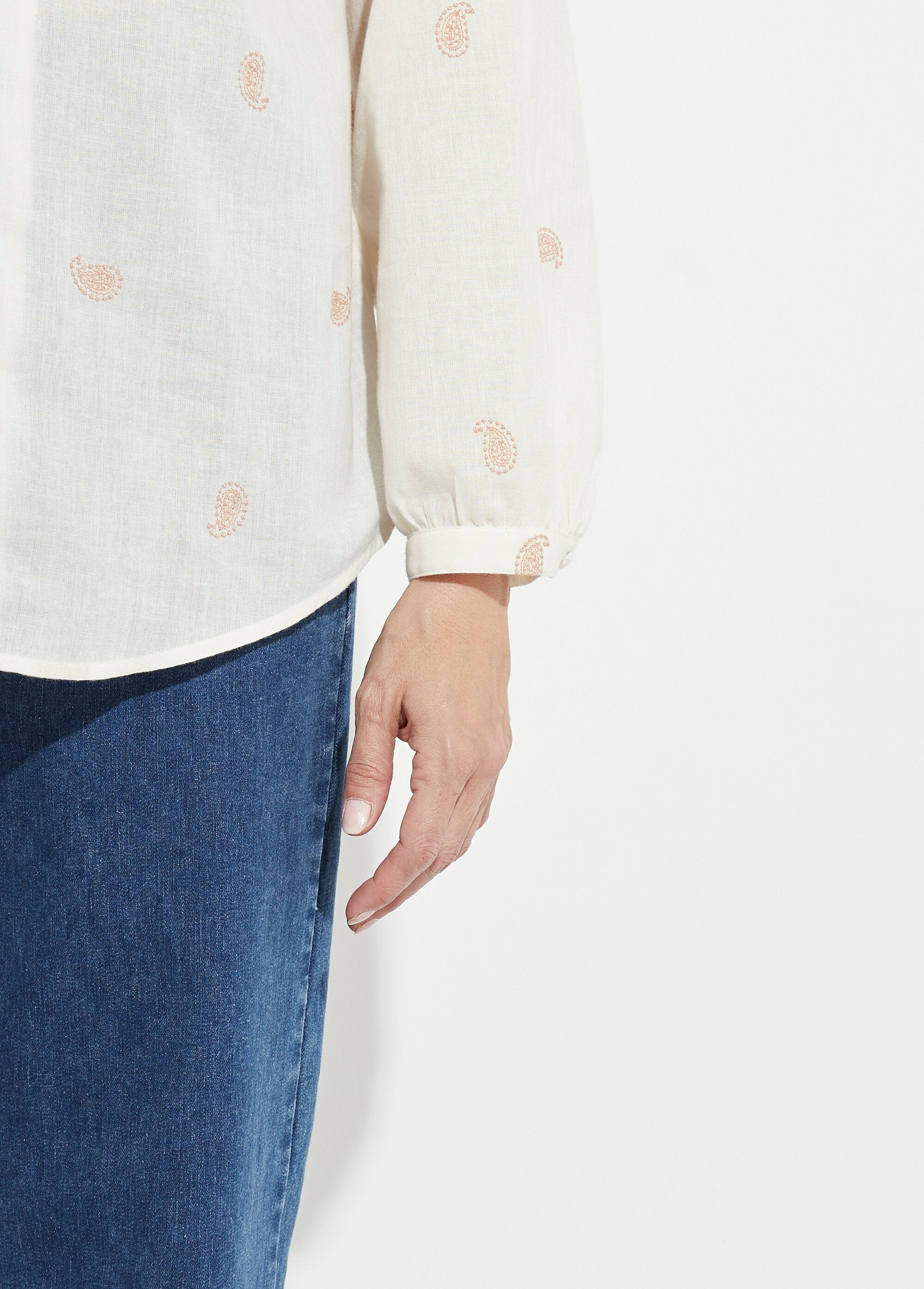 Túnica_de_gaze_de_algodão_bordada_com_gola_franzida_Ecru_et_beige_DE4_slim