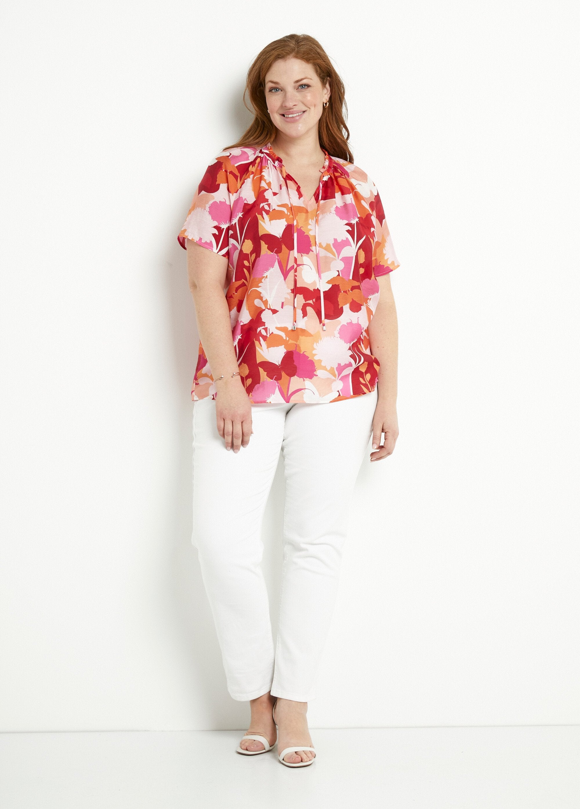 Túnica_comprida_em_voile_floral_com_decote_em_V_com_folhos_Rose_et_rouge_SF1_curvy